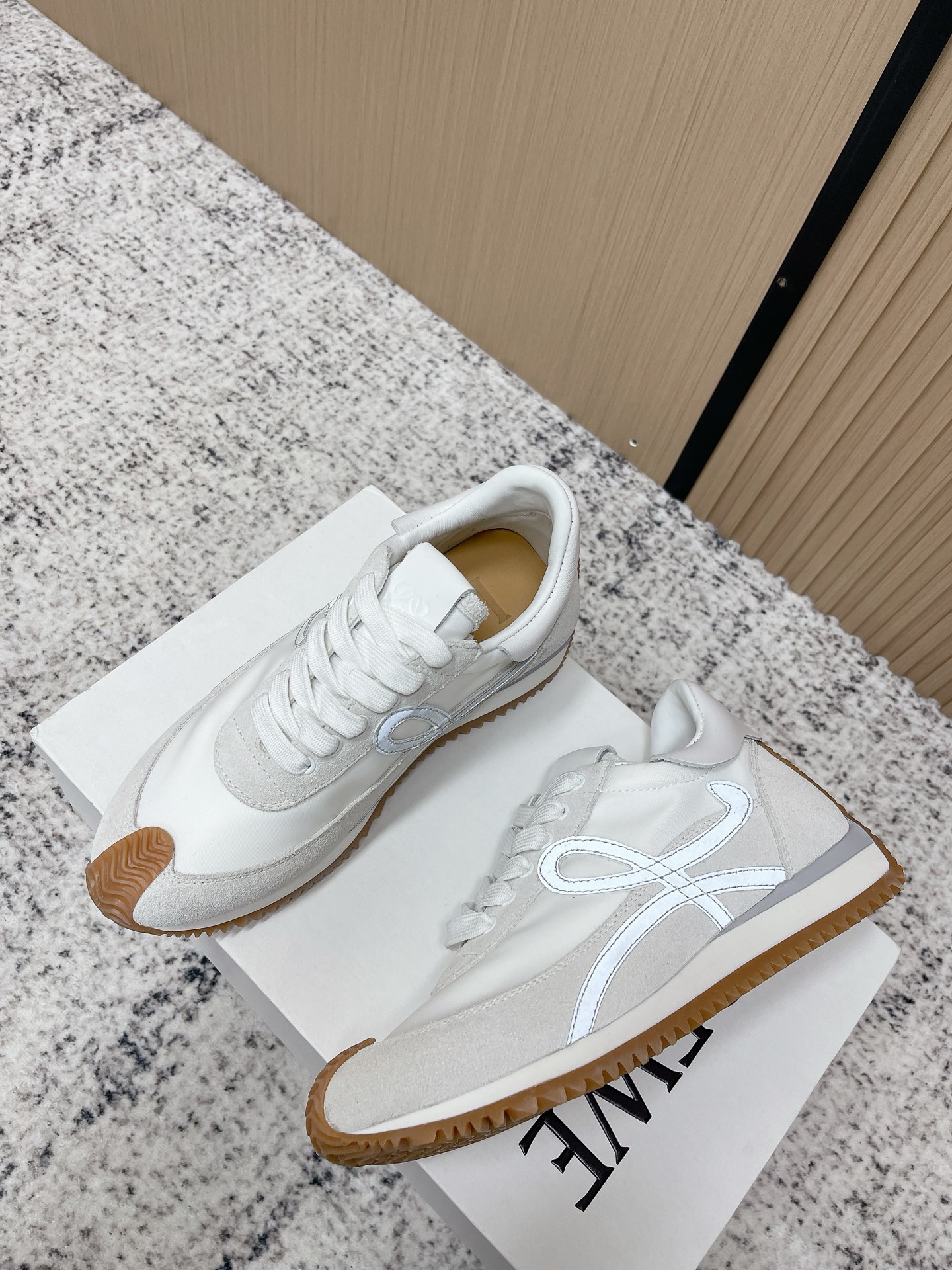 Loewe 로에베 컬러 배색 스니커즈 신발