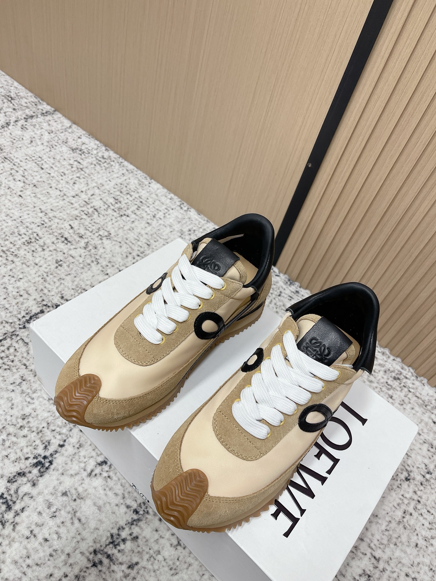 Loewe 로에베 컬러 배색 스니커즈 신발