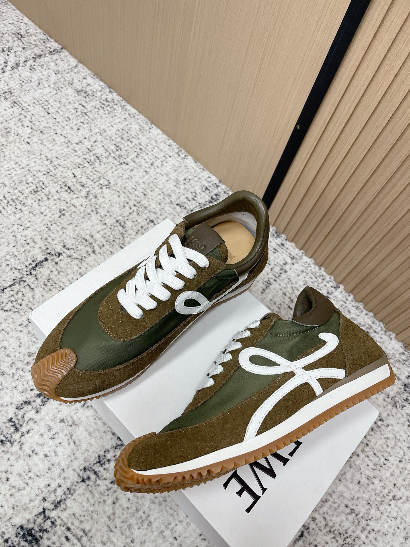 Loewe 로에베 컬러 배색 스니커즈 신발