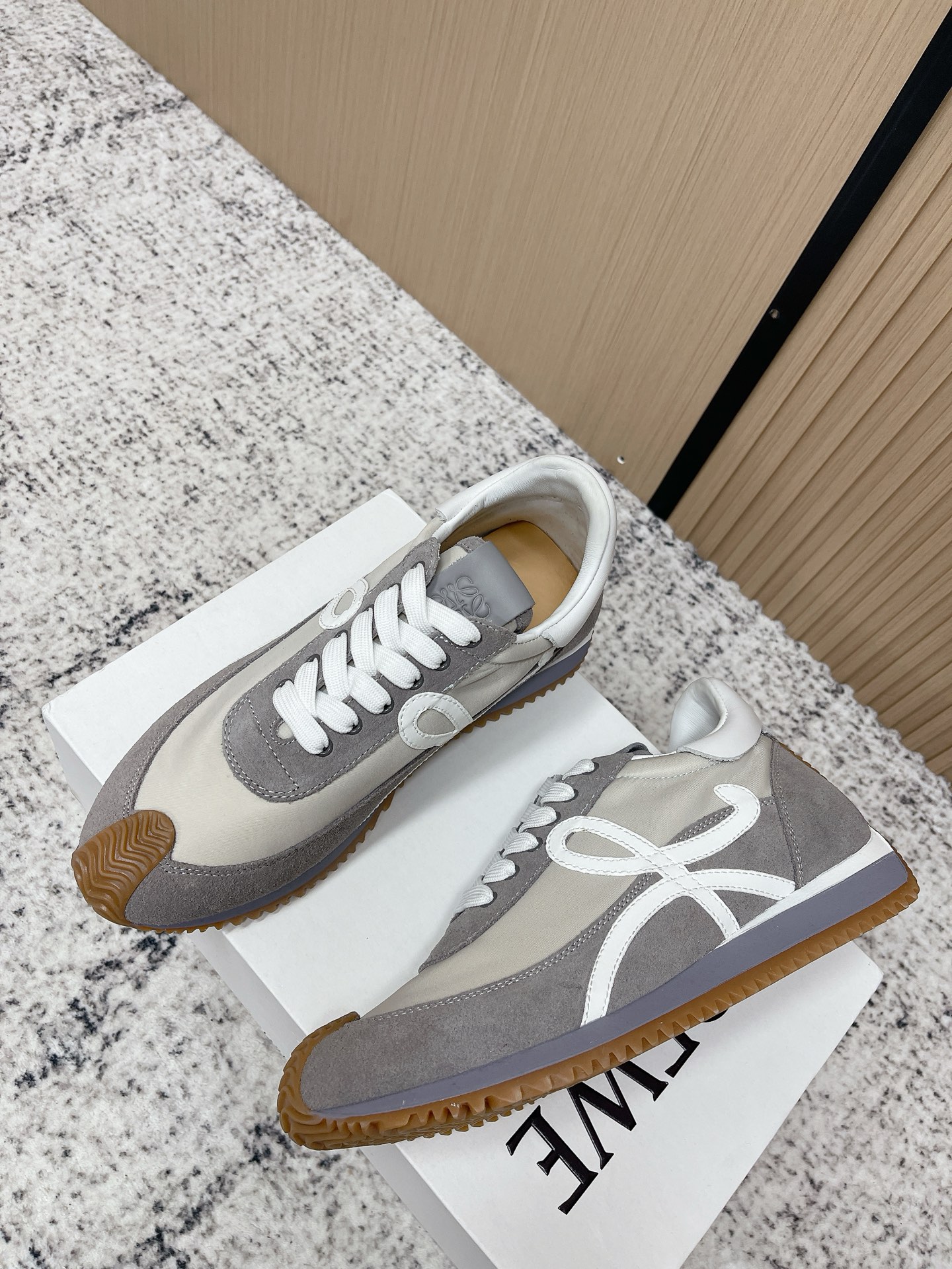 Loewe 로에베 컬러 배색 스니커즈 신발