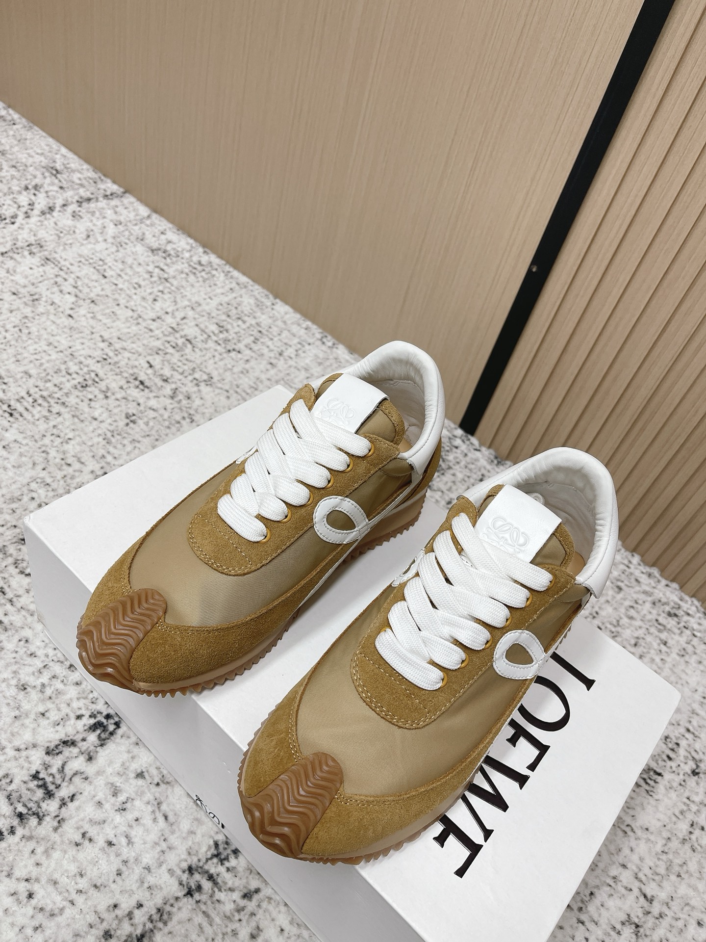 Loewe 로에베 컬러 배색 스니커즈 신발