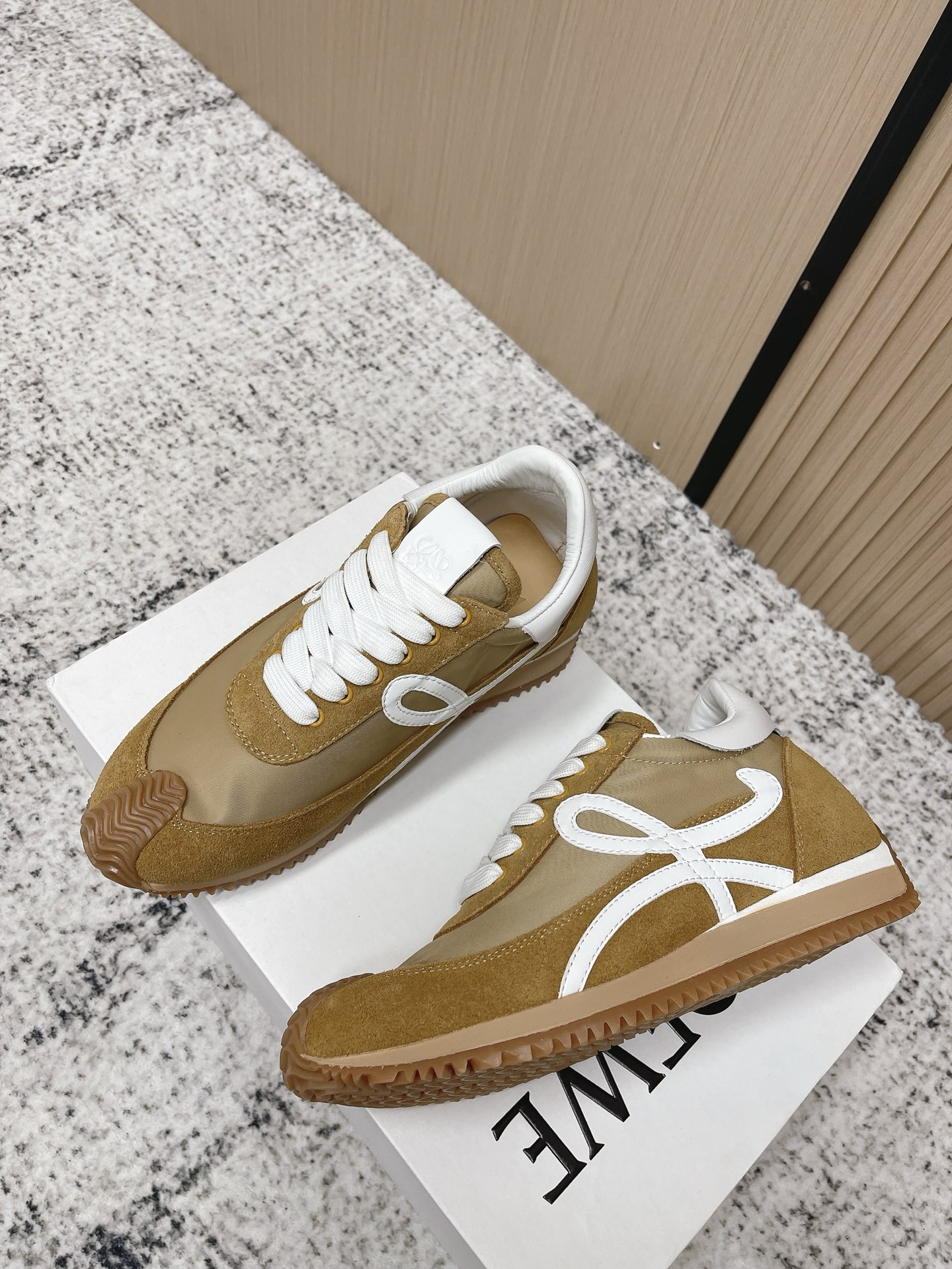 Loewe 로에베 컬러 배색 스니커즈 신발