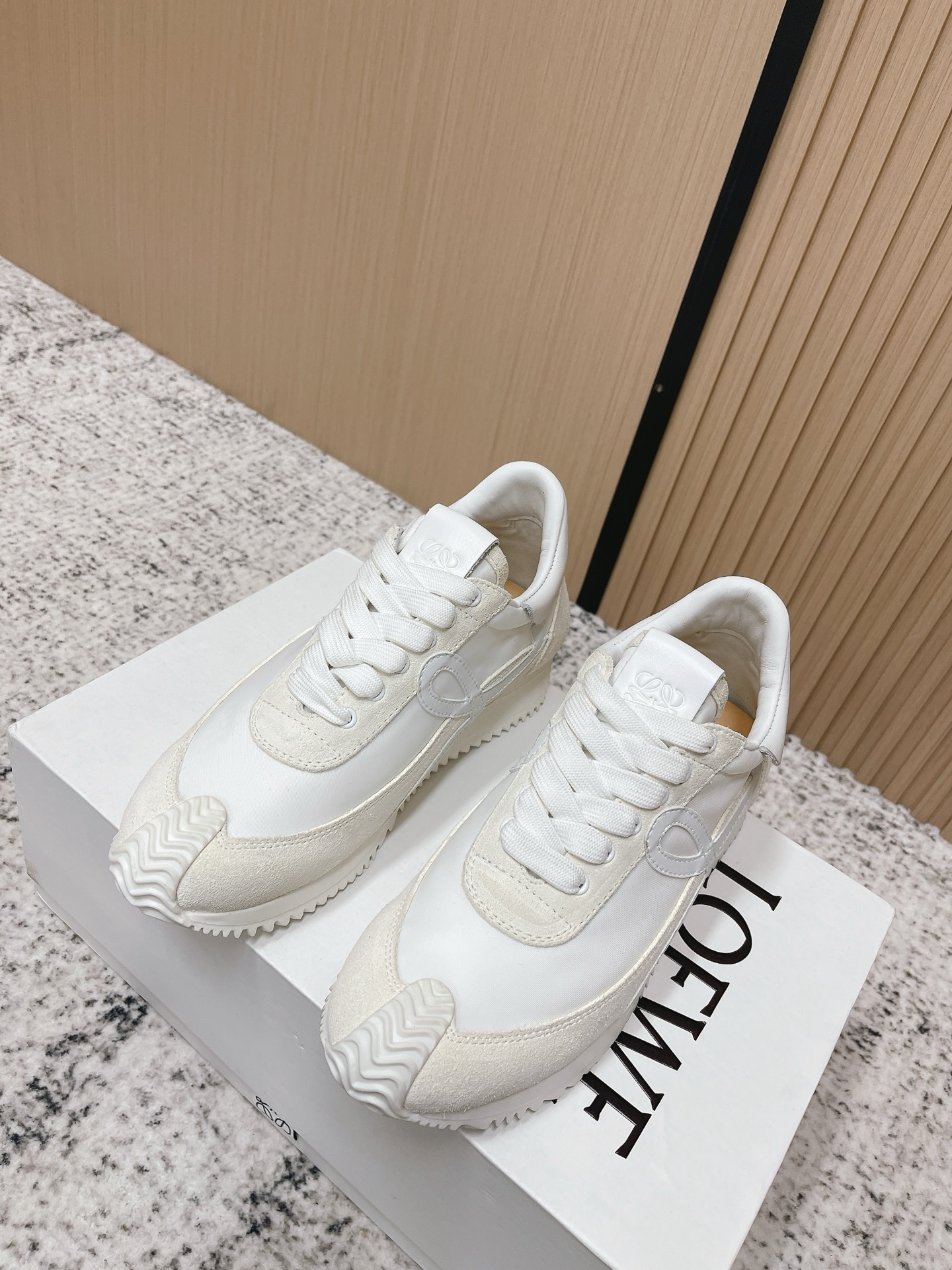 Loewe 로에베 컬러 배색 스니커즈 신발