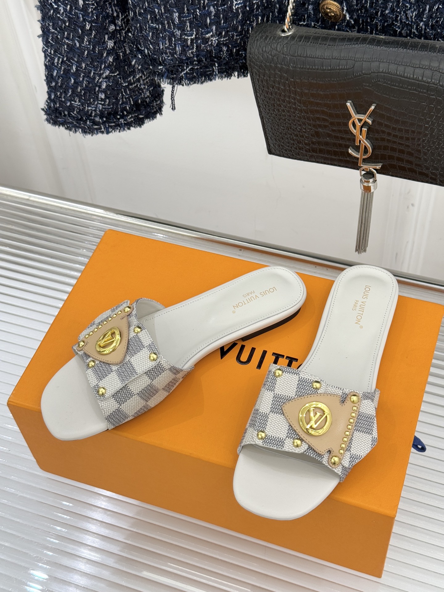 Louis Vuitton LV 루이비통 클래식 모노그램 메탈릭 슬리퍼 샌들 신발