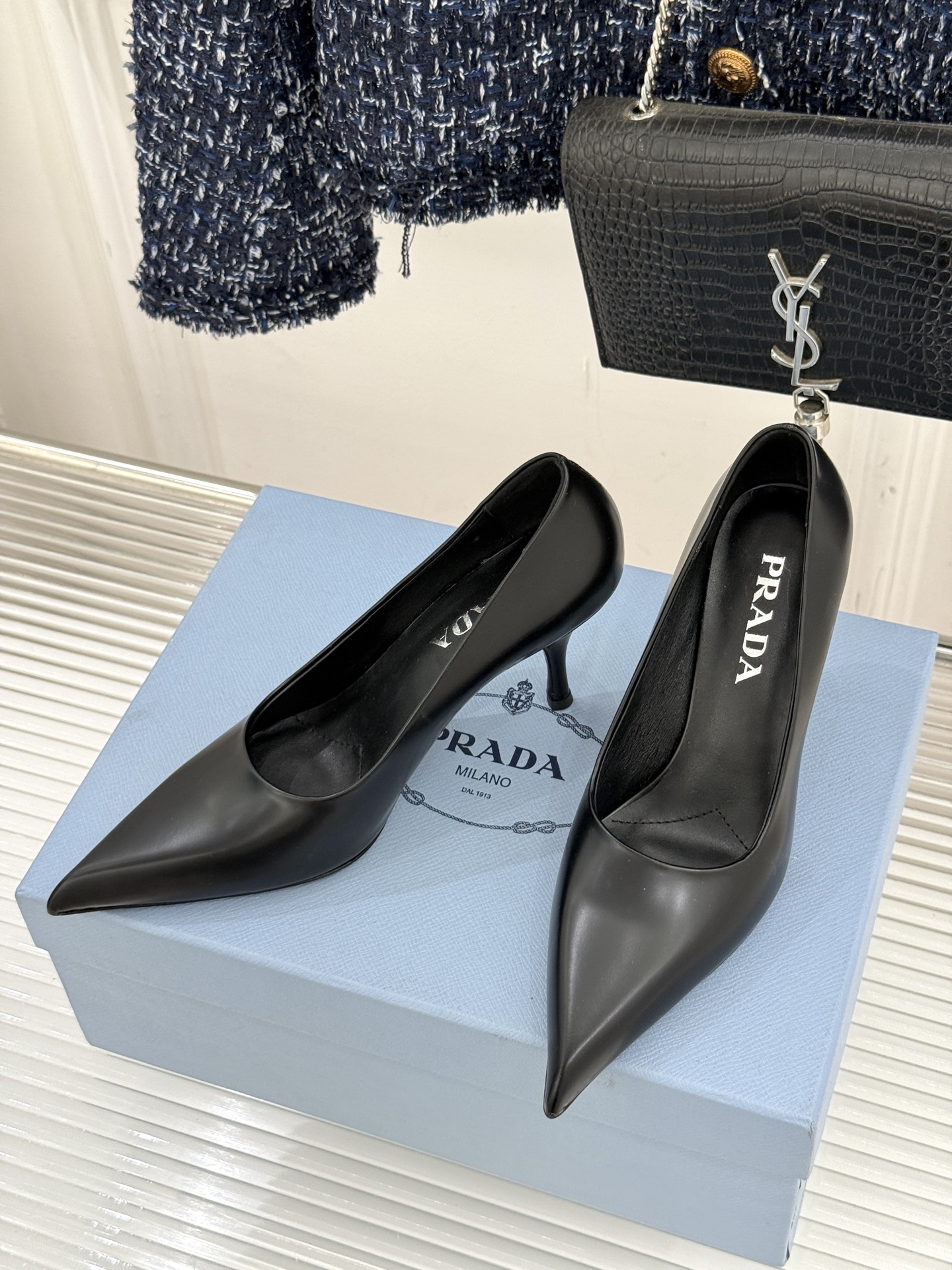 Prada 프라다 클래식 파리 패션위크 펌프스 힐 구두 신발