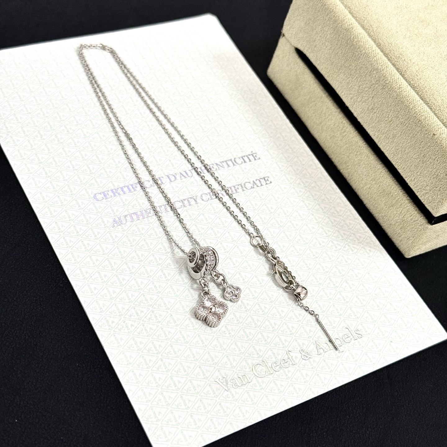 반클리프 아펠(Van Cleef & Arpels) 네잎클로버 목걸이 악세사리