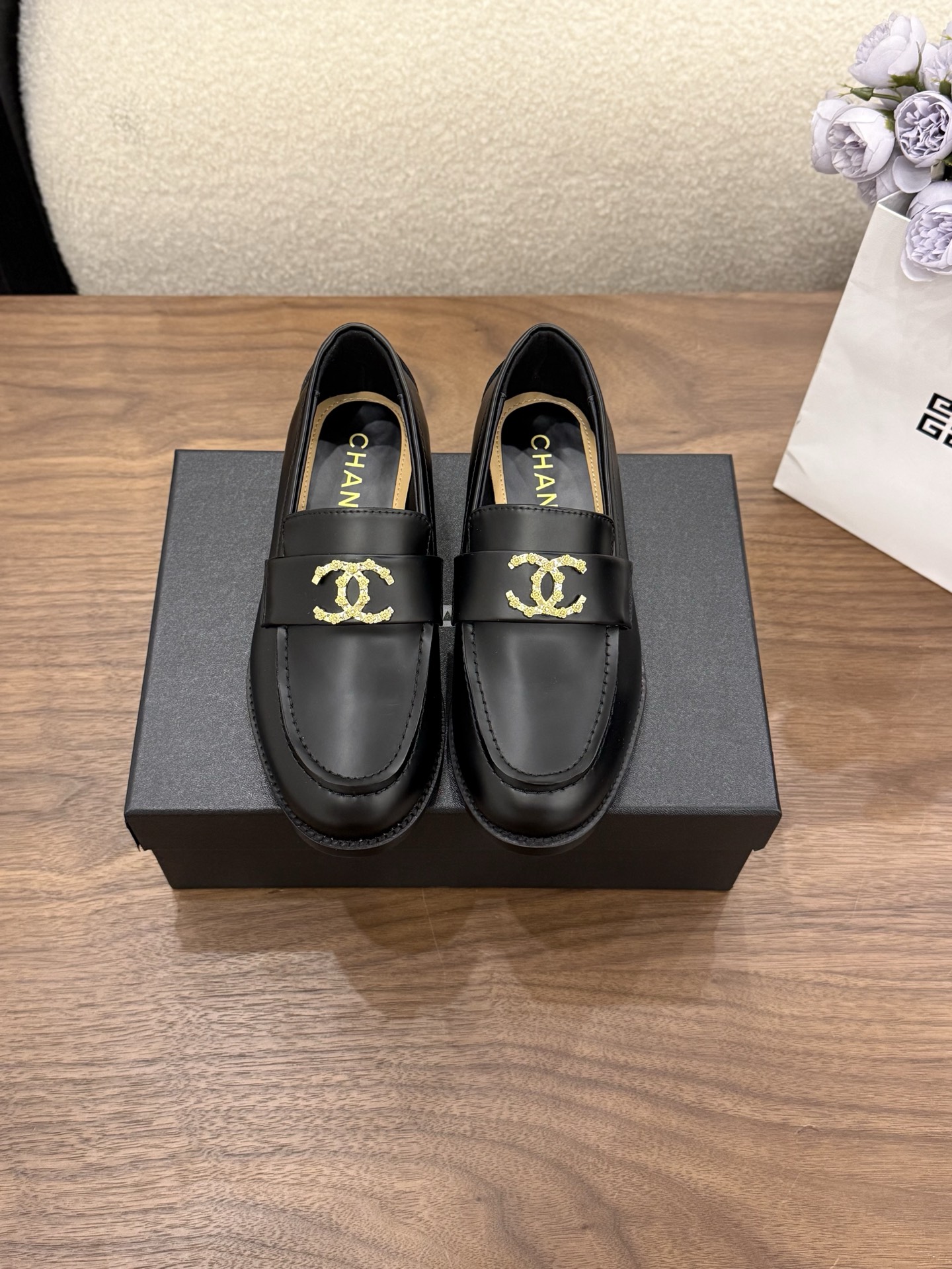 샤넬(CHANEL) 26 신상 더블C 플랫 로퍼 신발