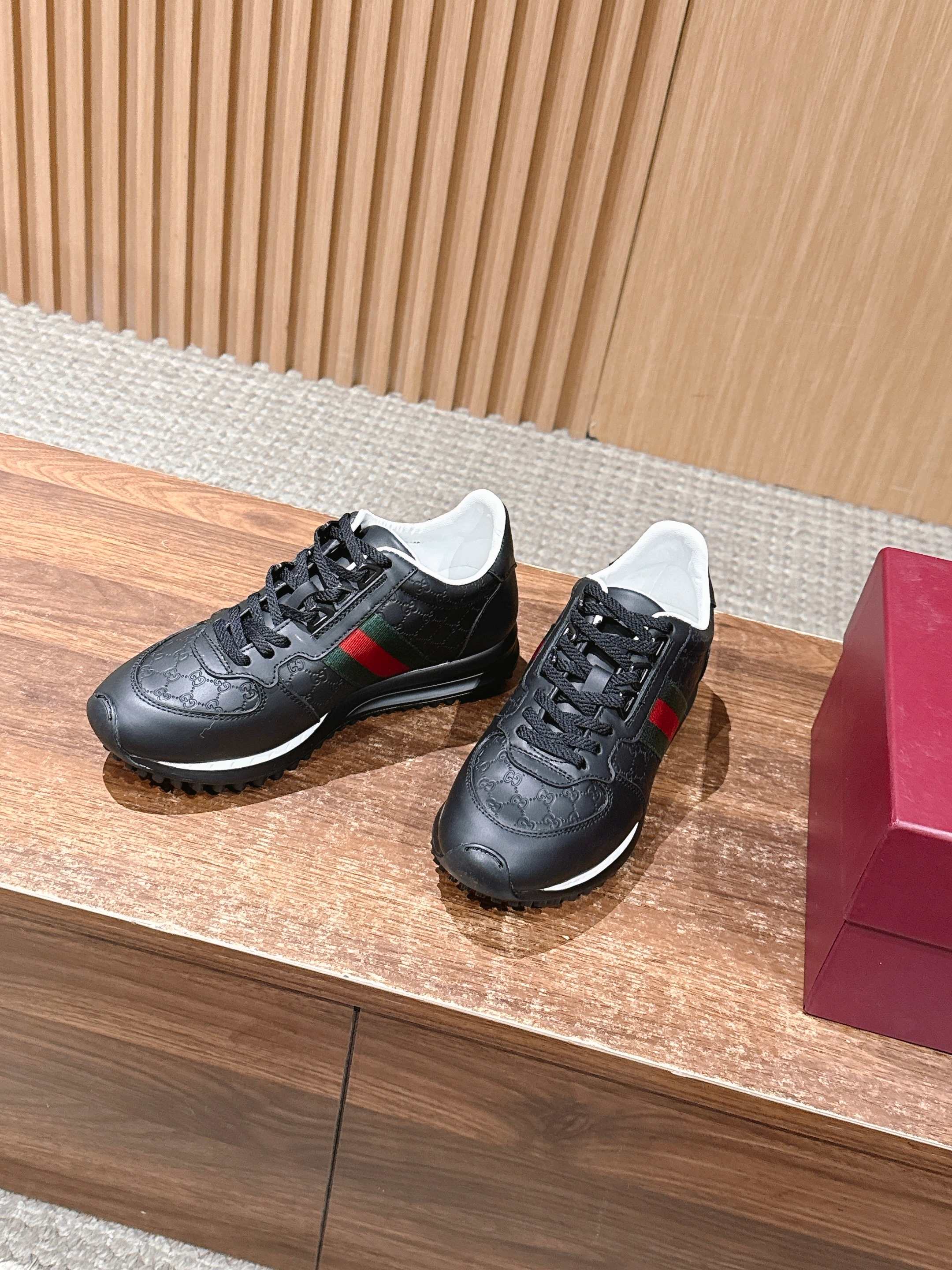 구찌(GUCCI) Re-Motion 시리즈 커플 스니커즈 신발