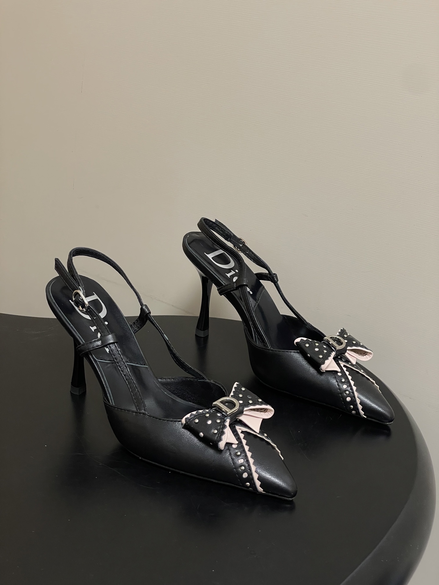 디올(DIOR)리본 포인티드 슬링백 하이힐 샌들 신발
