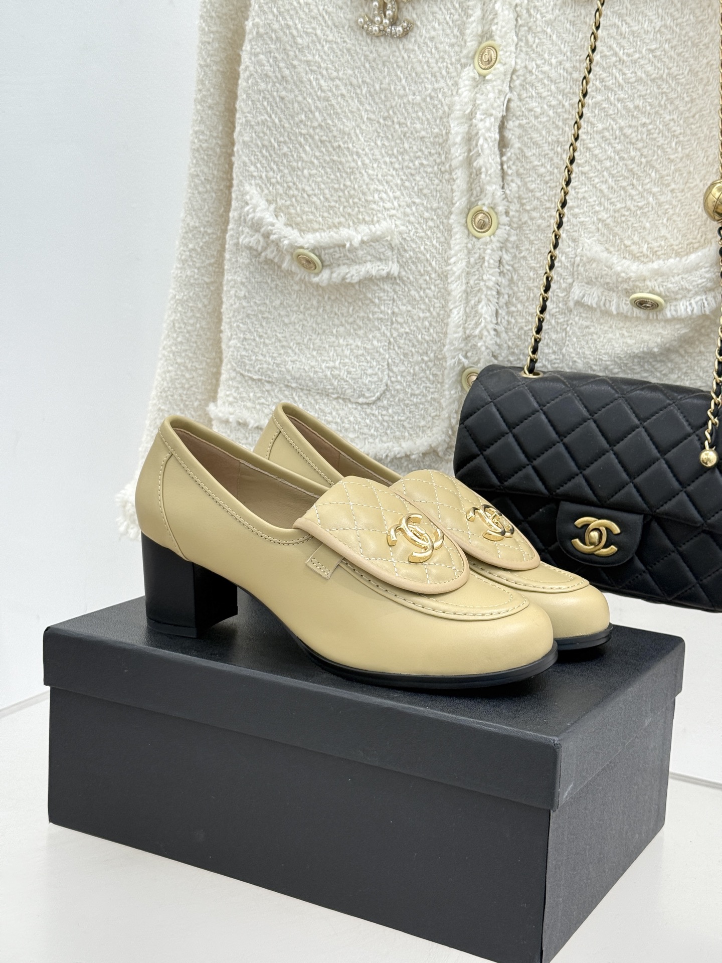 Chanel 샤넬 클래식 더블C 로고 힐 로퍼 구두 신발