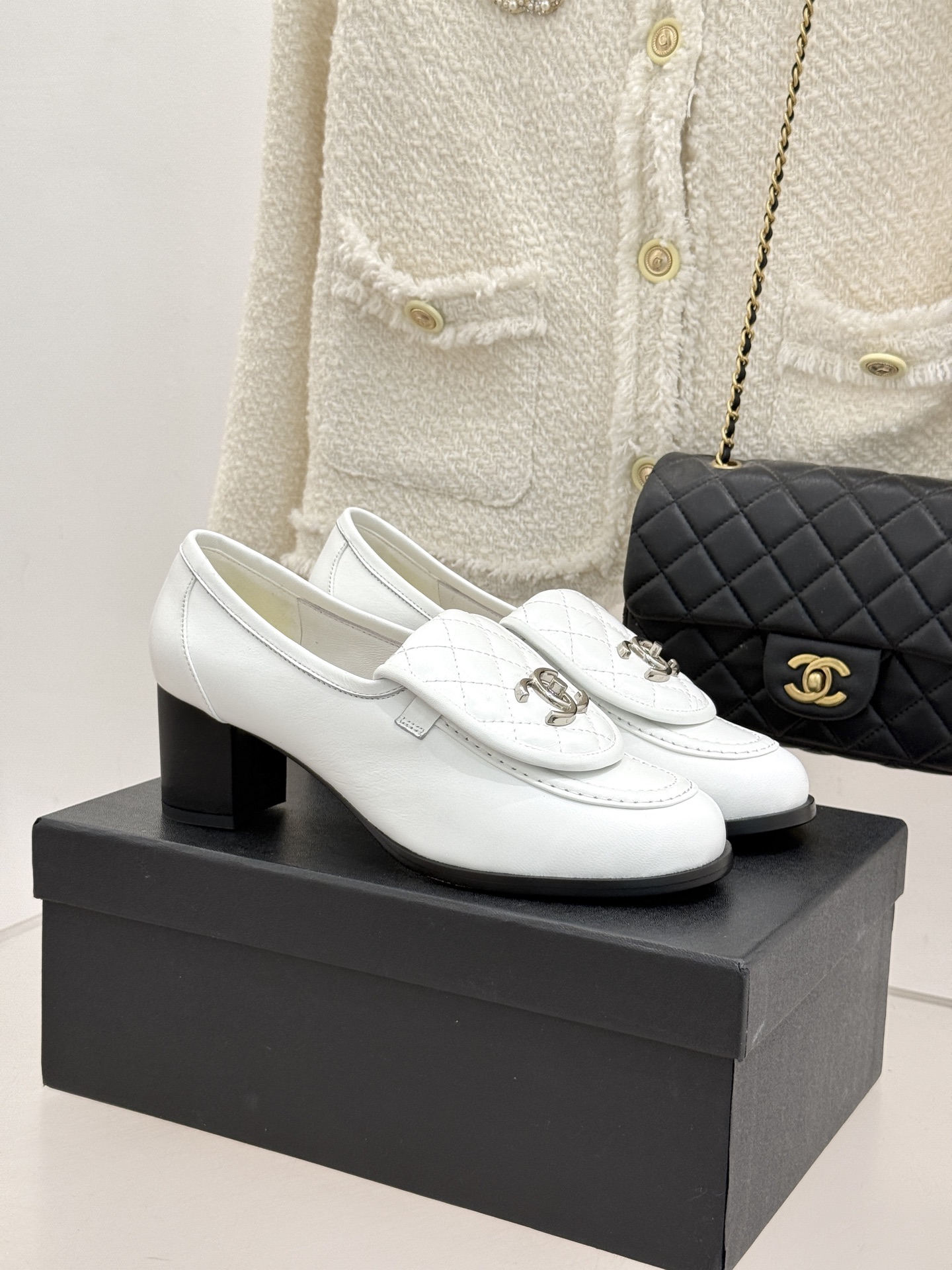 Chanel 샤넬 클래식 더블C 로고 힐 로퍼 구두 신발