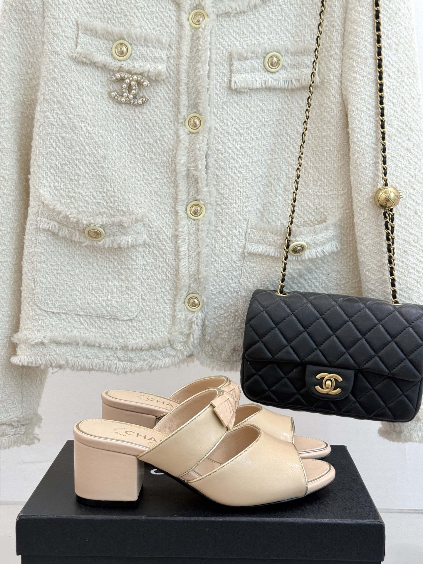 Chanel 샤넬 25A 신상 더블C 리본 청키 힐 굽 슬리퍼 샌들 신발