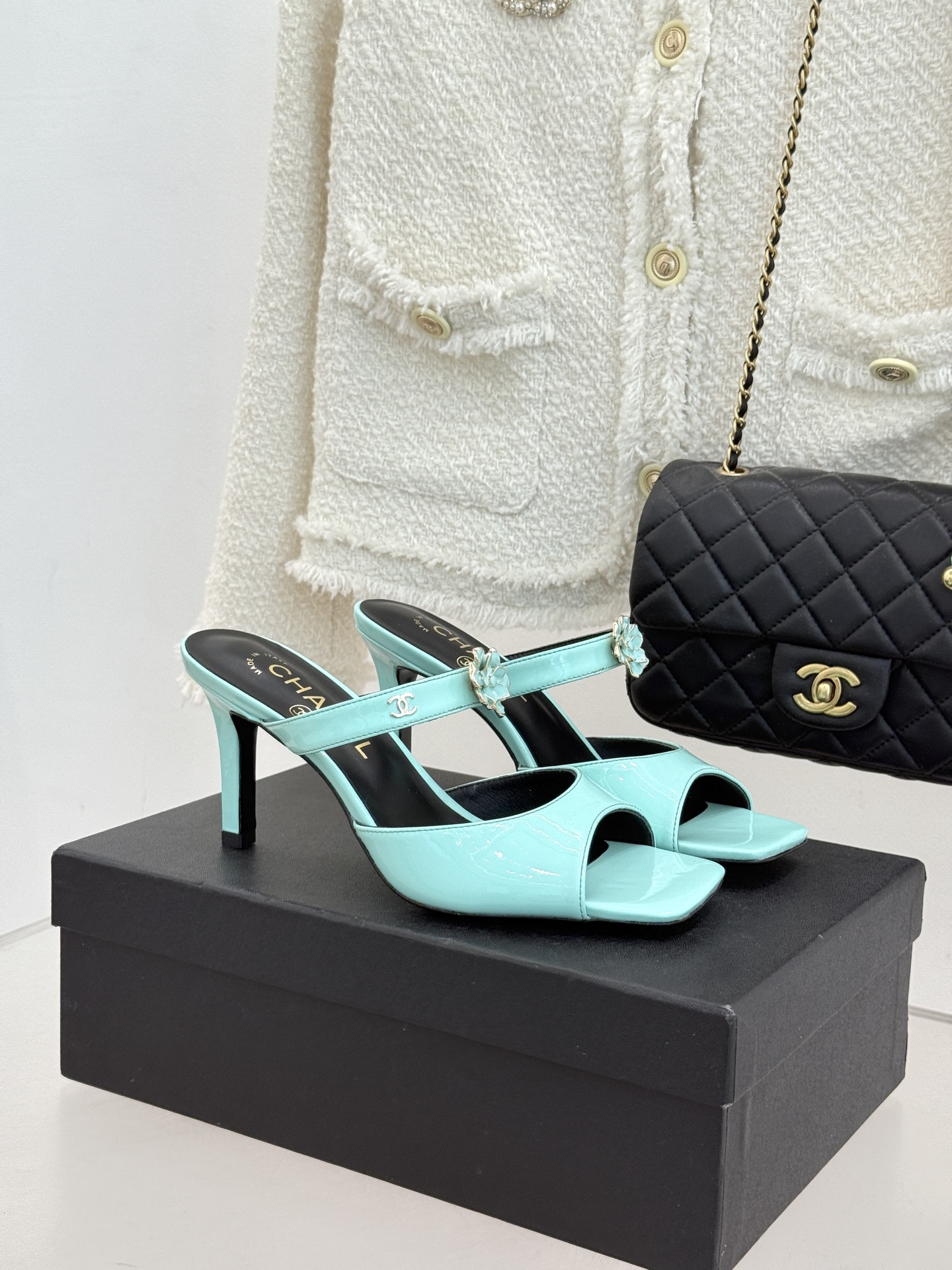 Chanel 샤넬 26C 카멜리아 더블C 오픈토 청키 힐 구두 샌들 신발