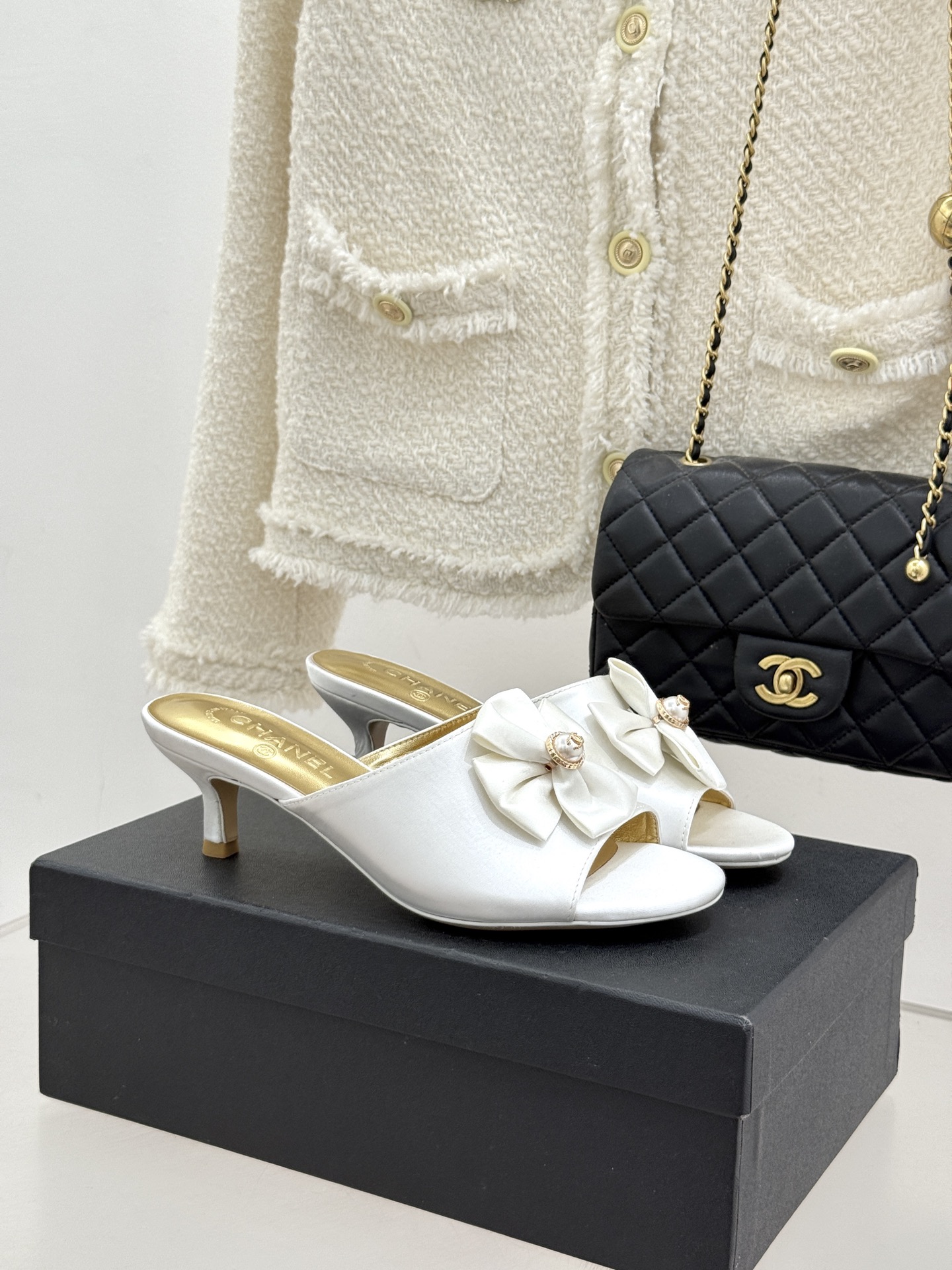 Chanel 샤넬 26C 더블 리본 스톤 로고 슬리퍼 샌들 신발