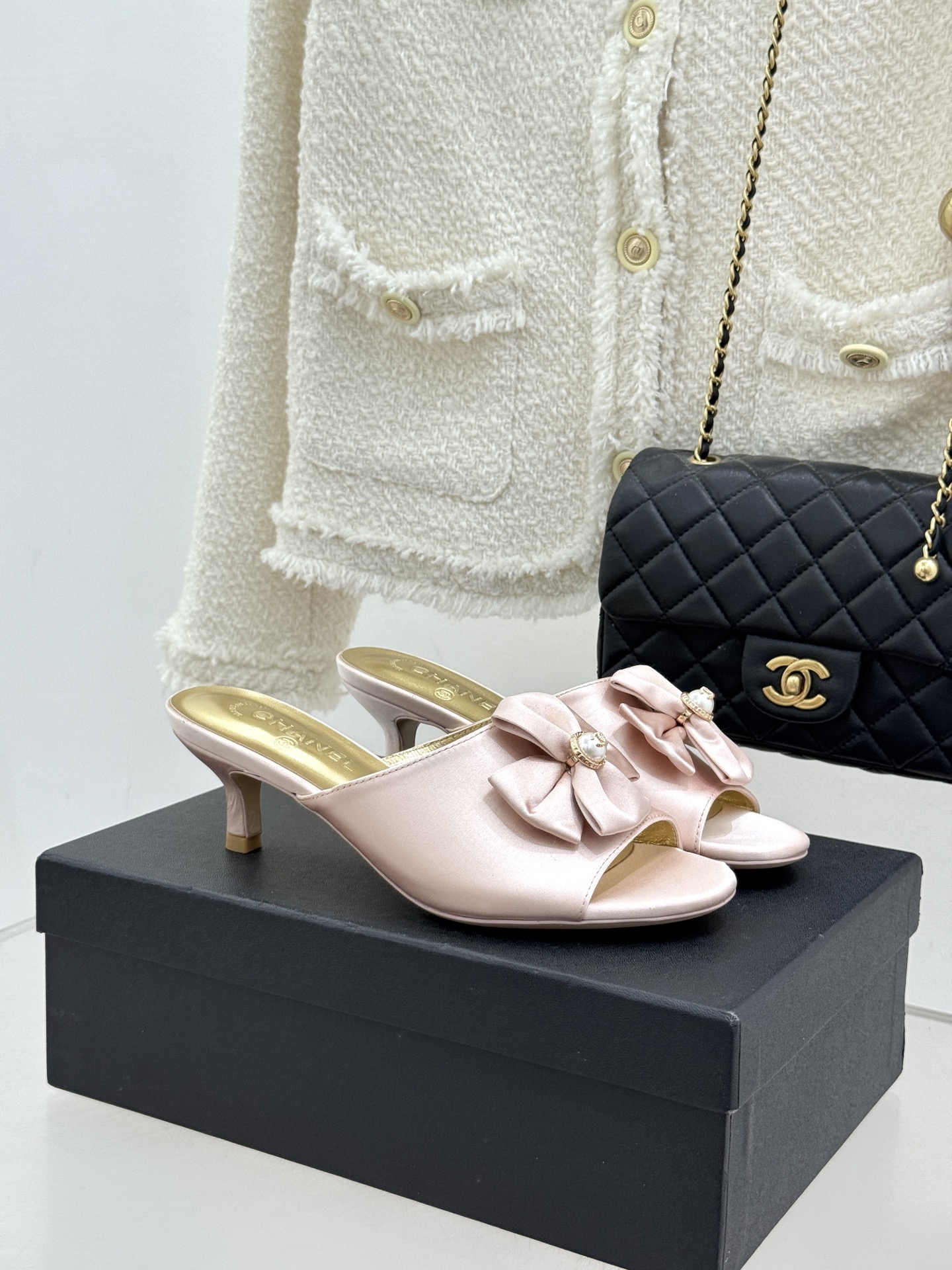 Chanel 샤넬 26C 더블 리본 스톤 로고 슬리퍼 샌들 신발