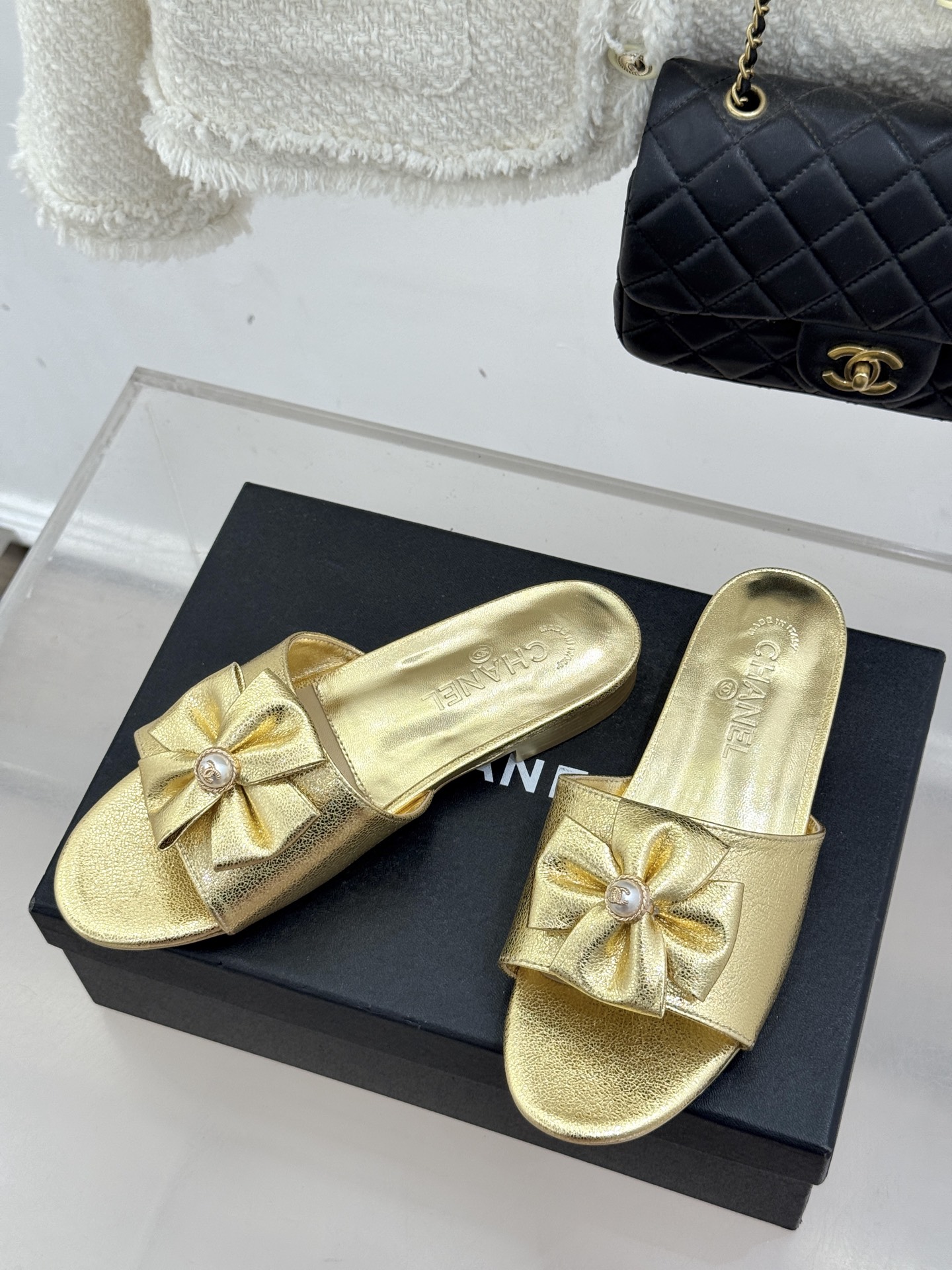 Chanel 샤넬 26C 더블 리본 스톤 로고 플랫 슬리퍼 샌들 신발