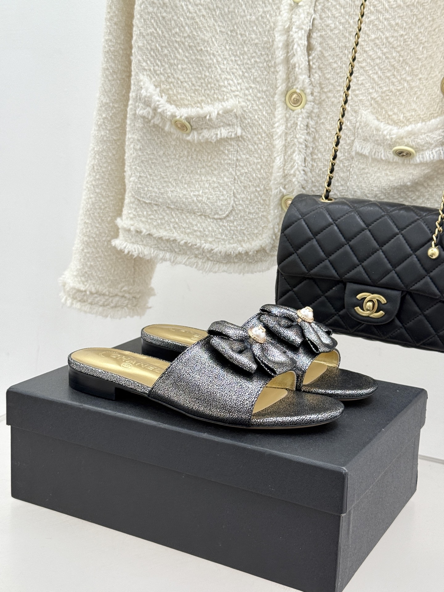 Chanel 샤넬 26C 더블 리본 스톤 로고 플랫 슬리퍼 샌들 신발