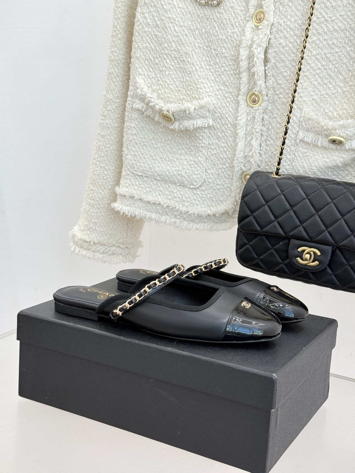 Chanel 샤넬 클래식 더블C 체인 뮬(블로퍼) 샌들 슬리퍼 신발