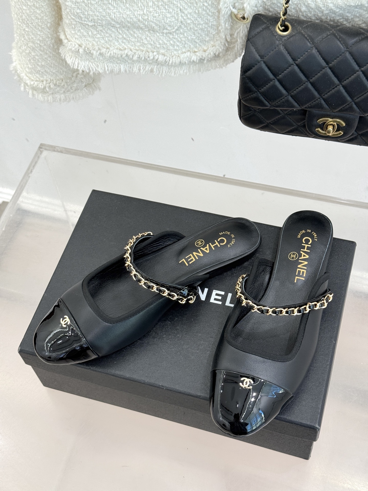 Chanel 샤넬 클래식 더블C 체인 뮬(블로퍼) 샌들 슬리퍼 신발