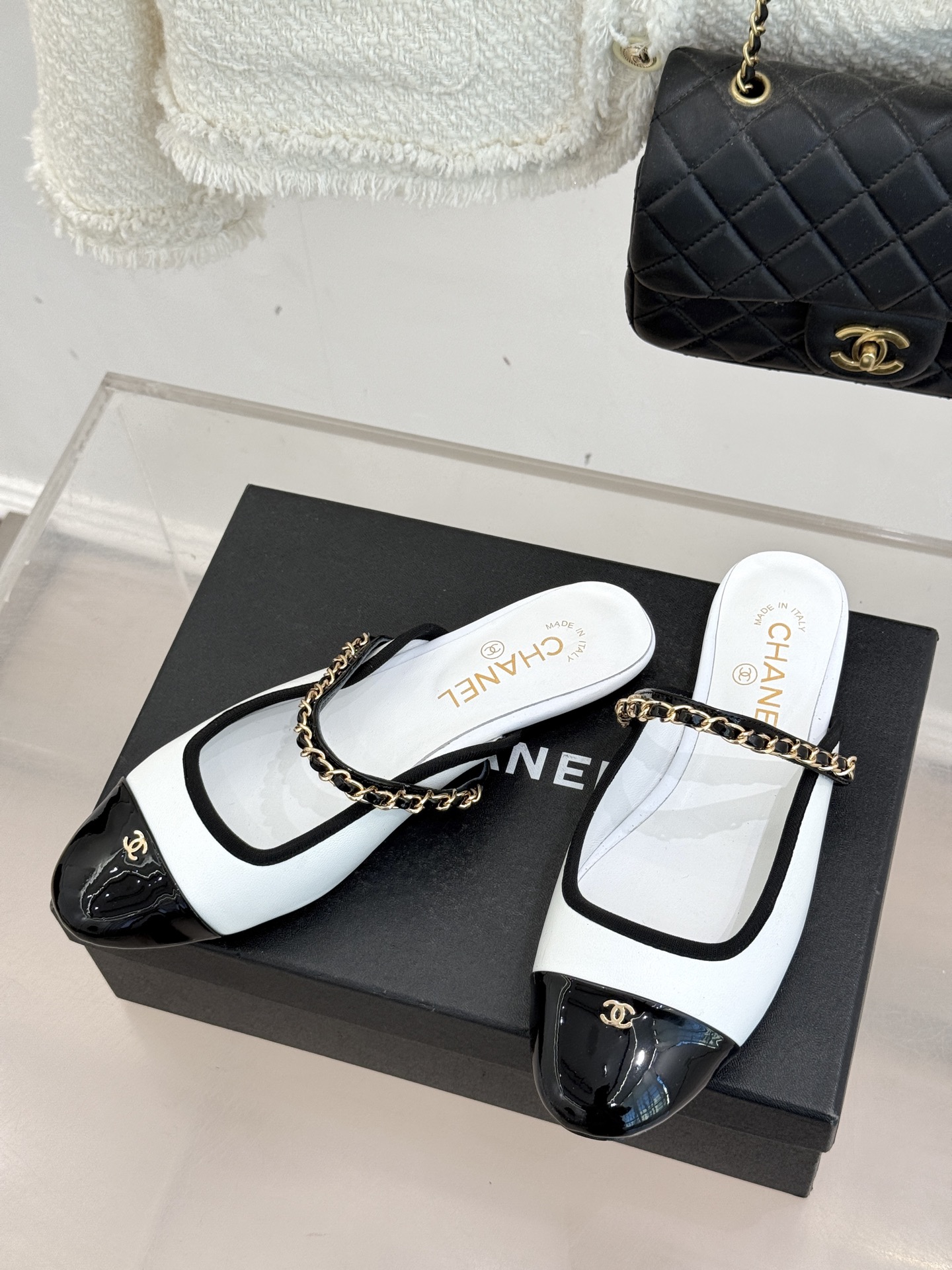 Chanel 샤넬 클래식 더블C 체인 뮬(블로퍼) 샌들 슬리퍼 신발