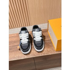 루이비통(LV) 모노그램 스케이트 스니커즈 신발