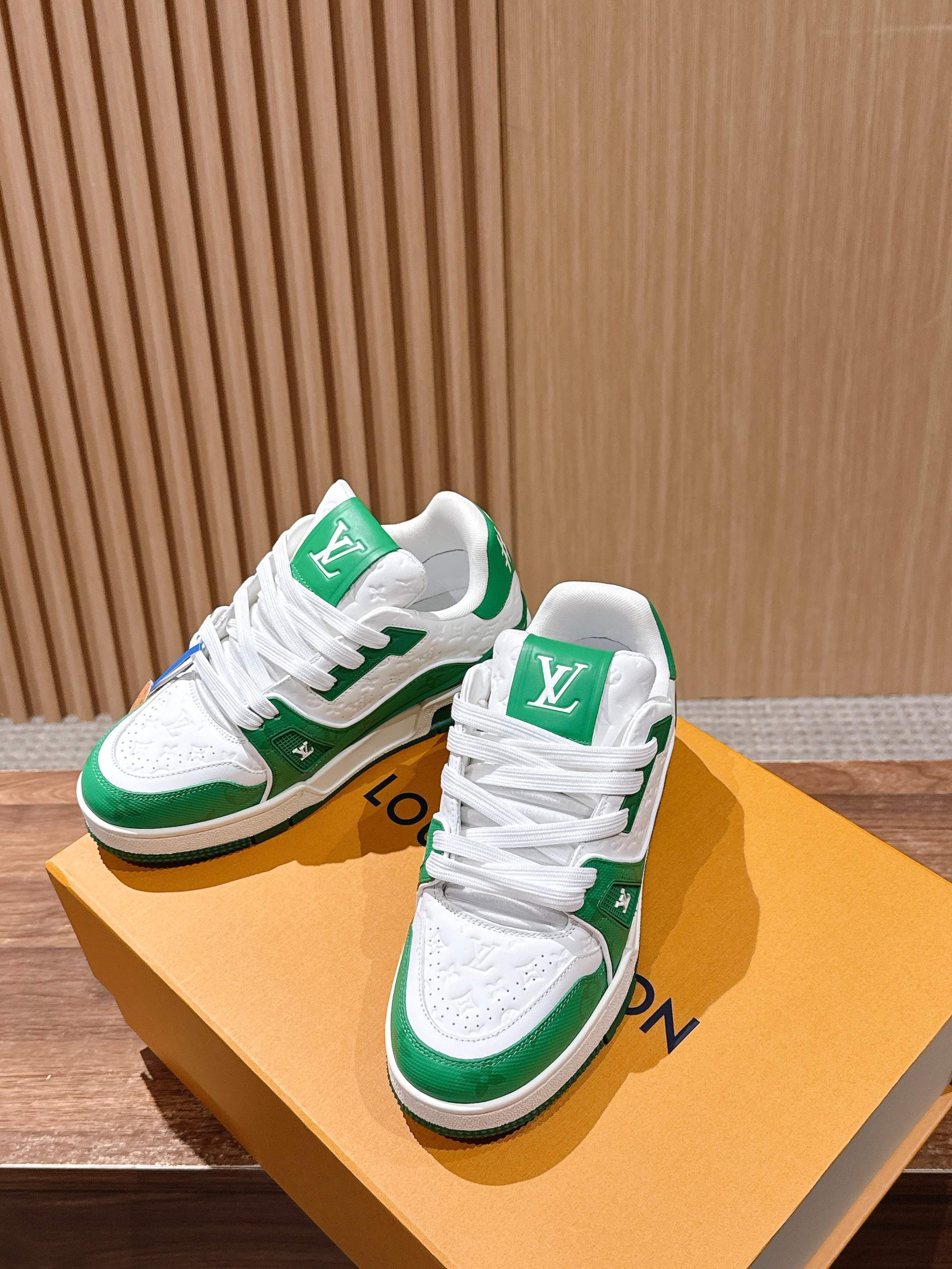 루이비통(LV) 모노그램 스케이트 스니커즈 신발