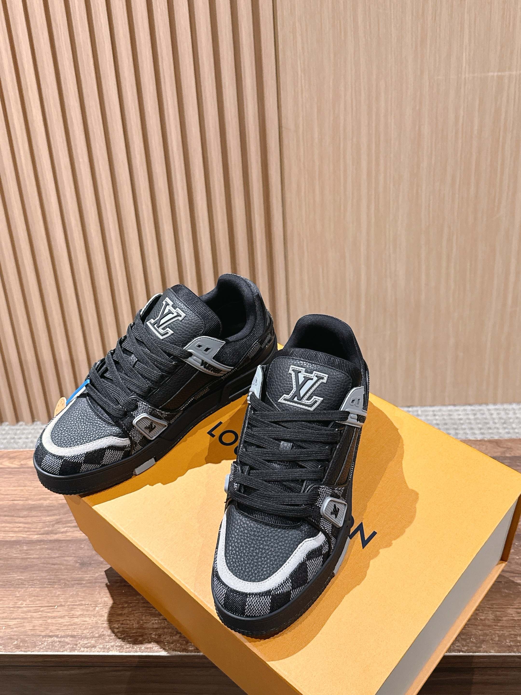 루이비통(LV) 모노그램 스케이트 스니커즈 신발