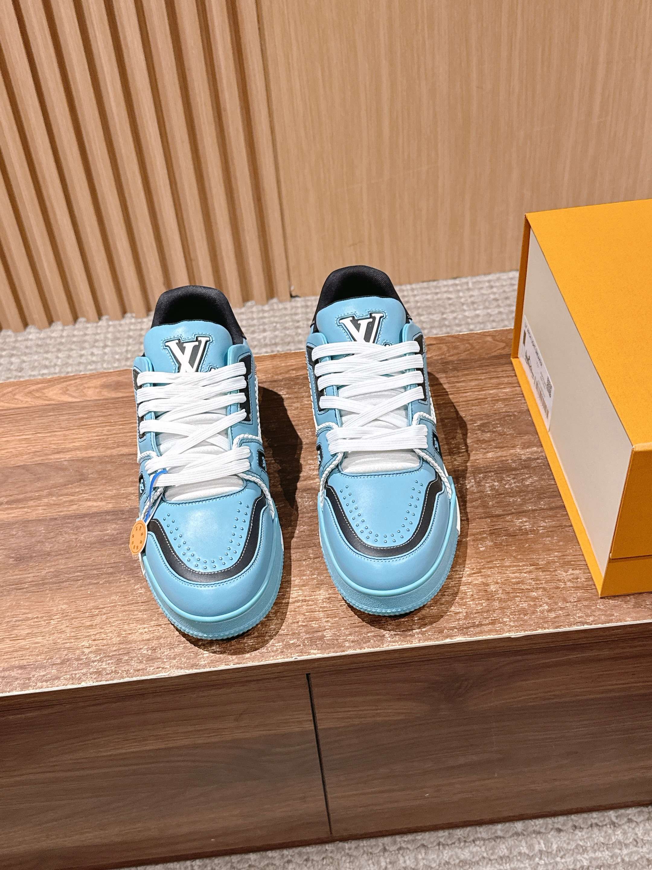 루이비통(LV) 모노그램 스케이트 스니커즈 신발