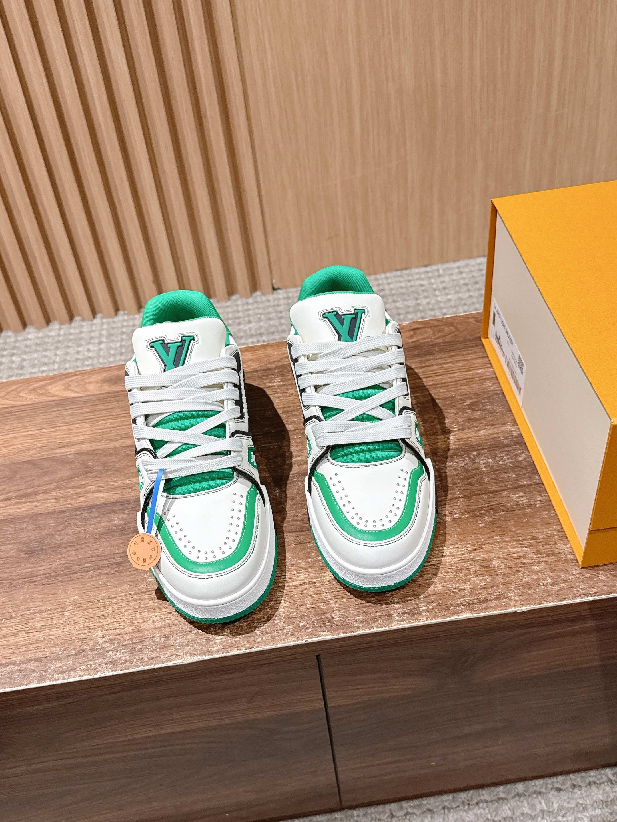 루이비통(LV) 모노그램 스케이트 스니커즈 신발