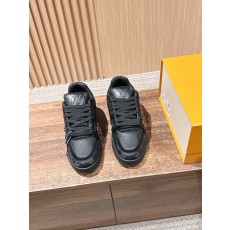 루이비통(LV) 모노그램 스케이트 스니커즈 신발