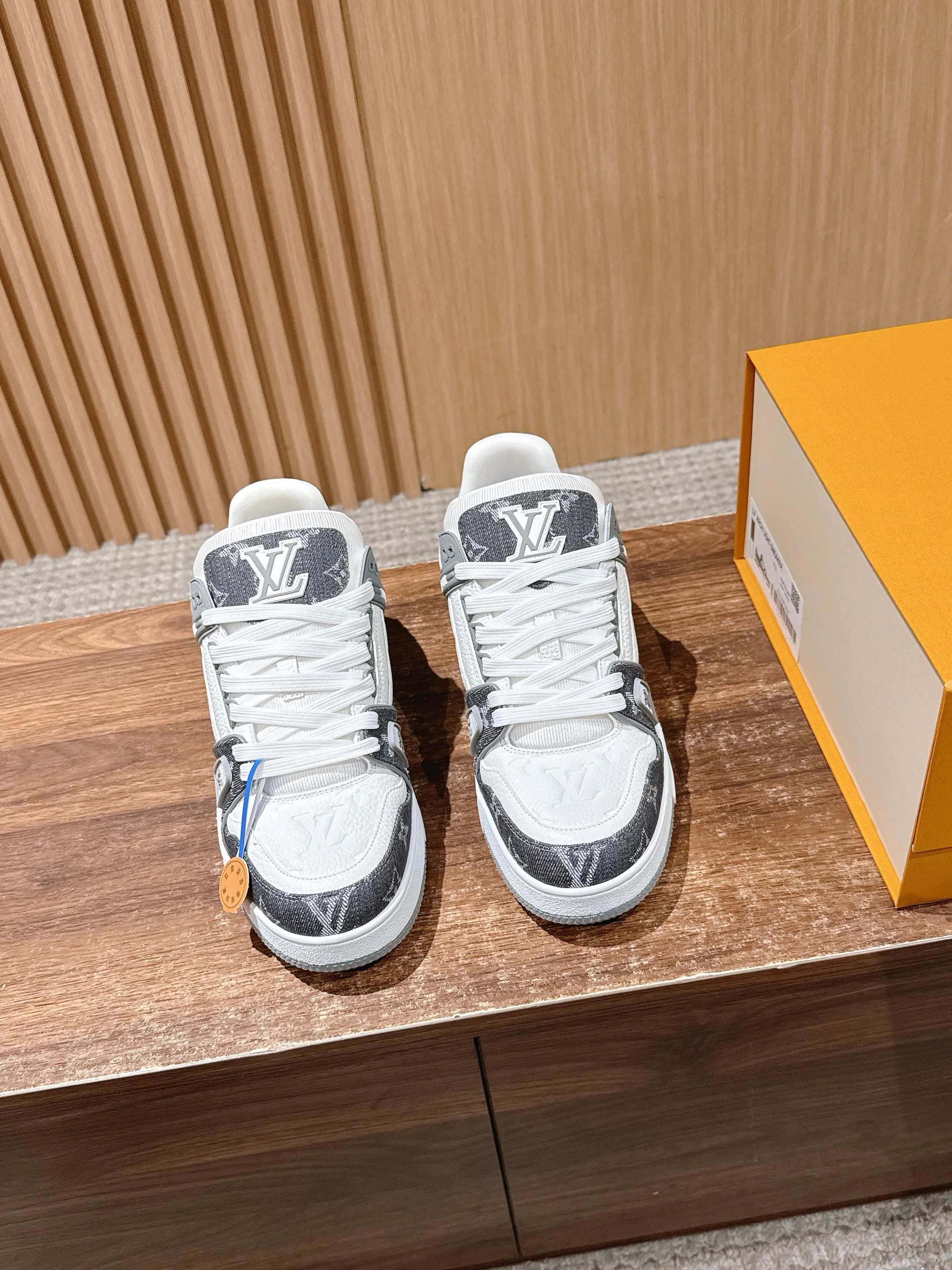 루이비통(LV) 커플 스니커즈 신발