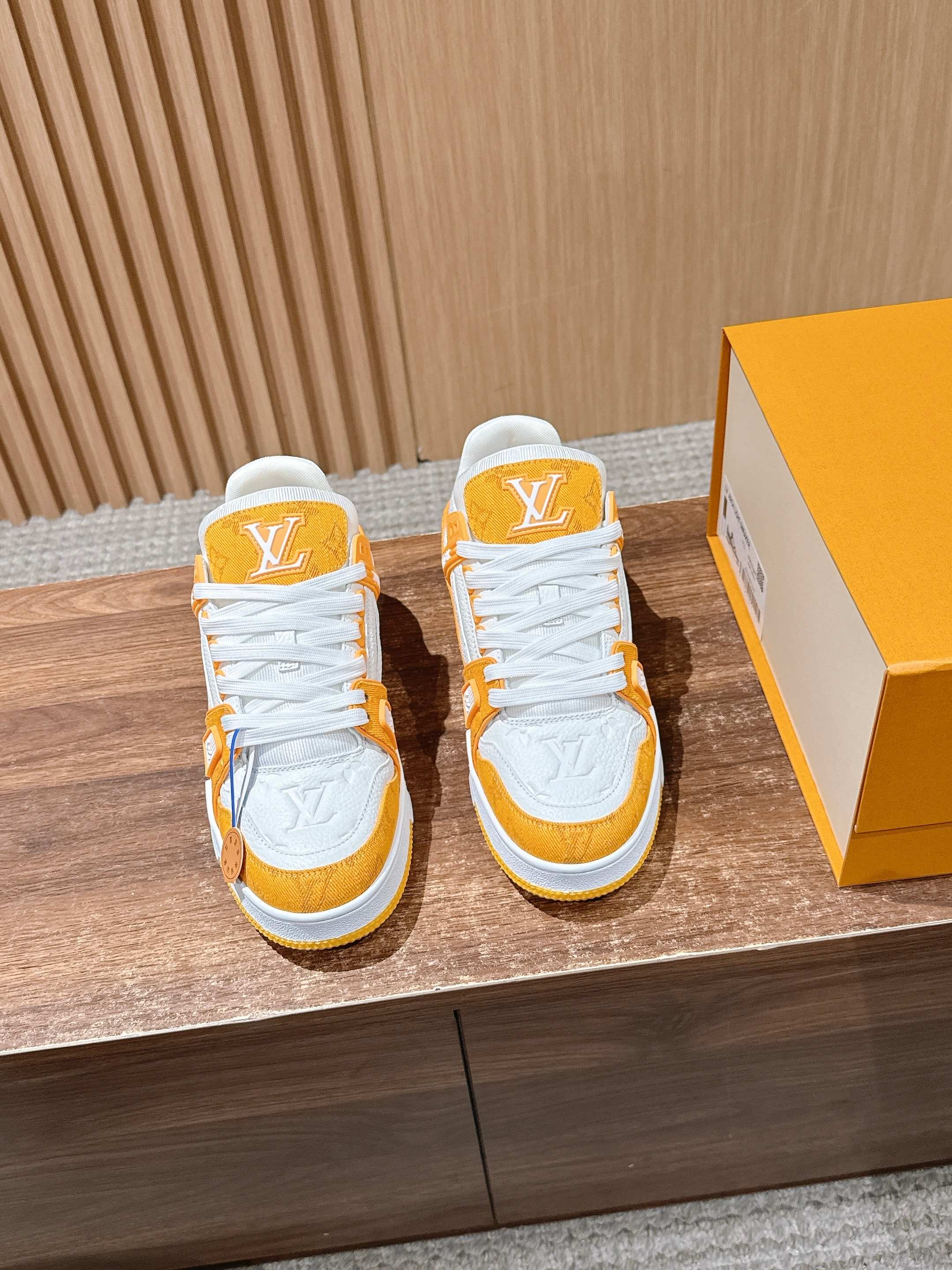 루이비통(LV) 커플 스니커즈 신발