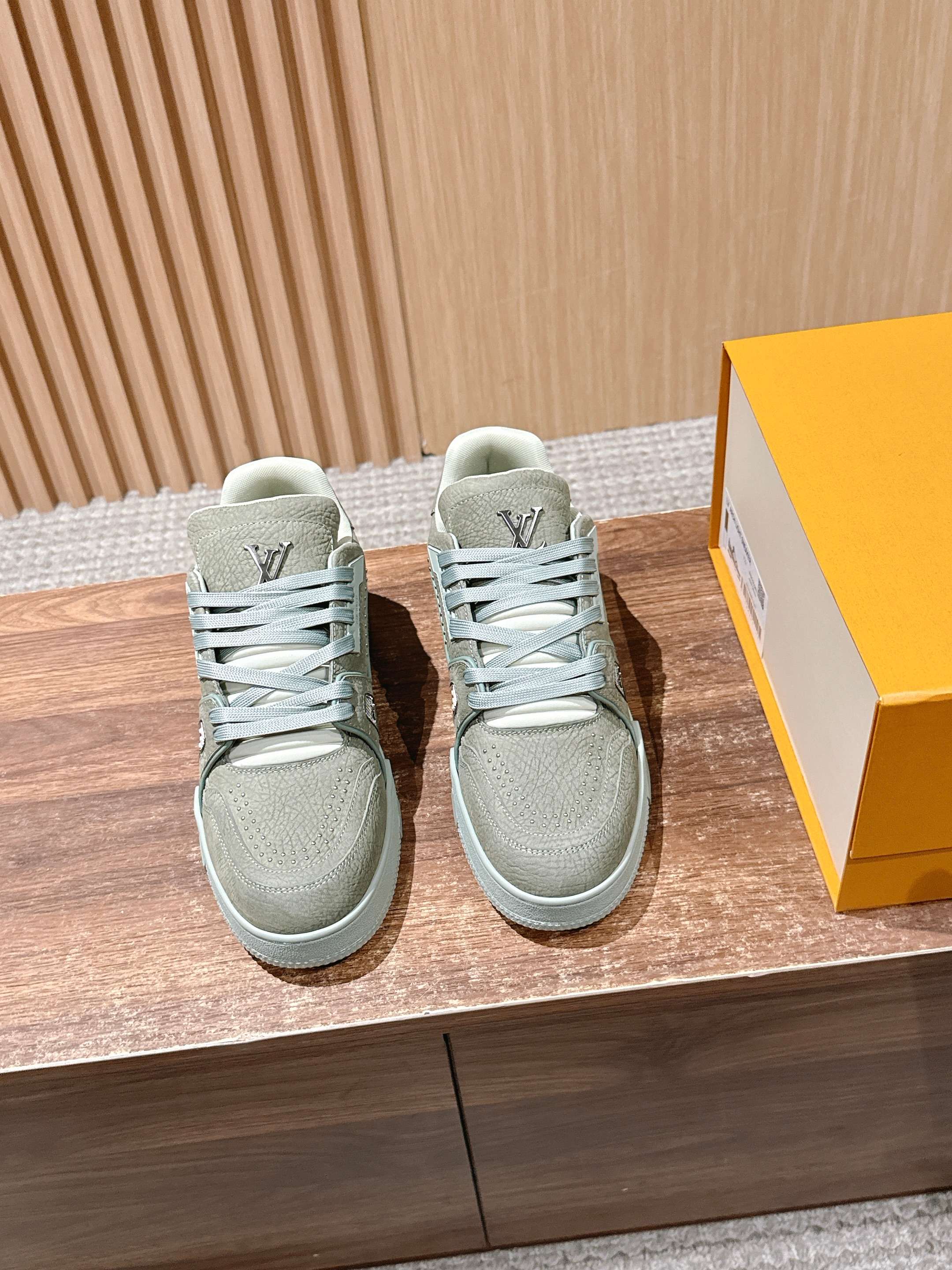 루이비통(LV) 커플 스니커즈 신발