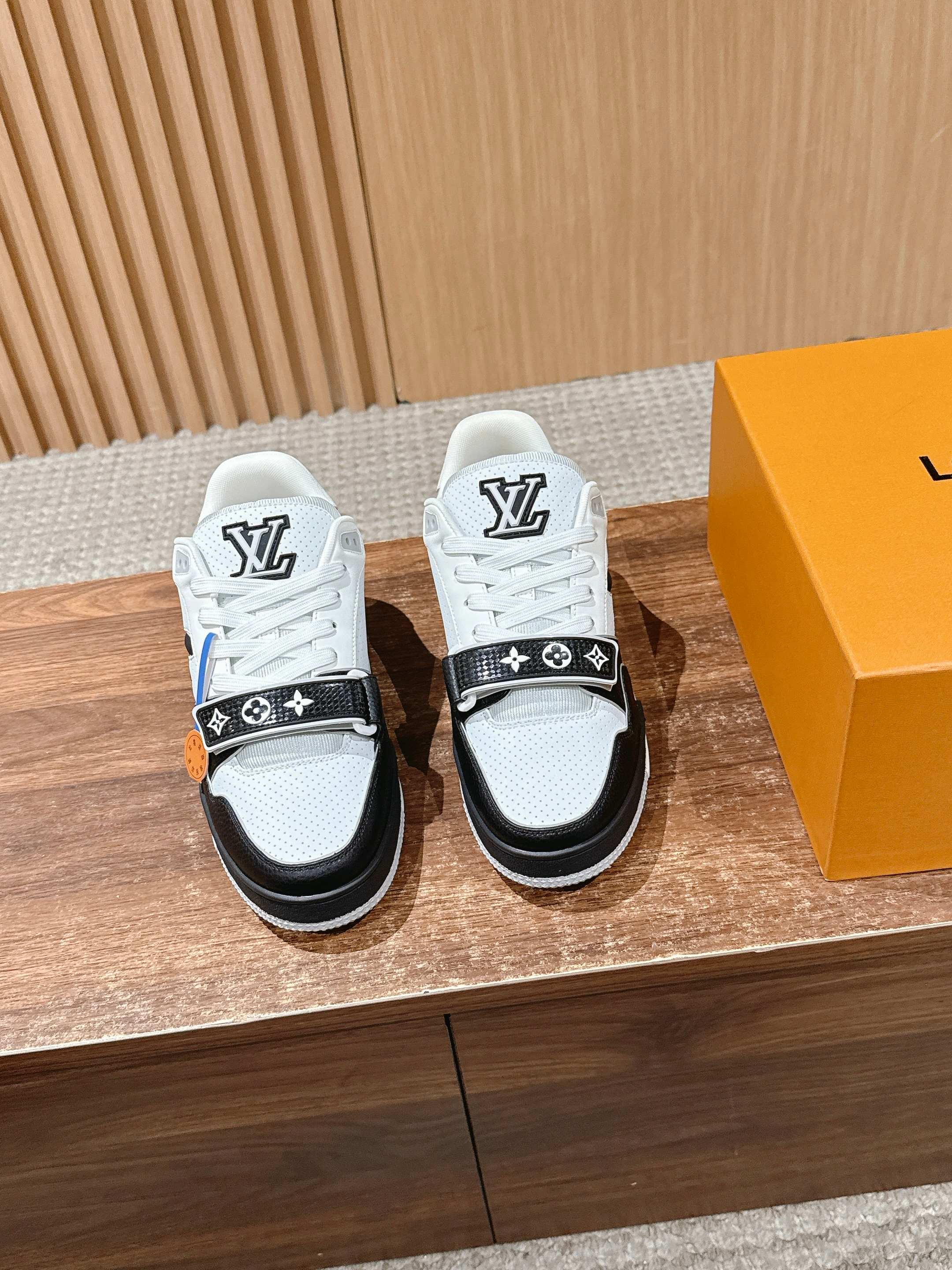 루이비통(LV) 커플 스니커즈 신발