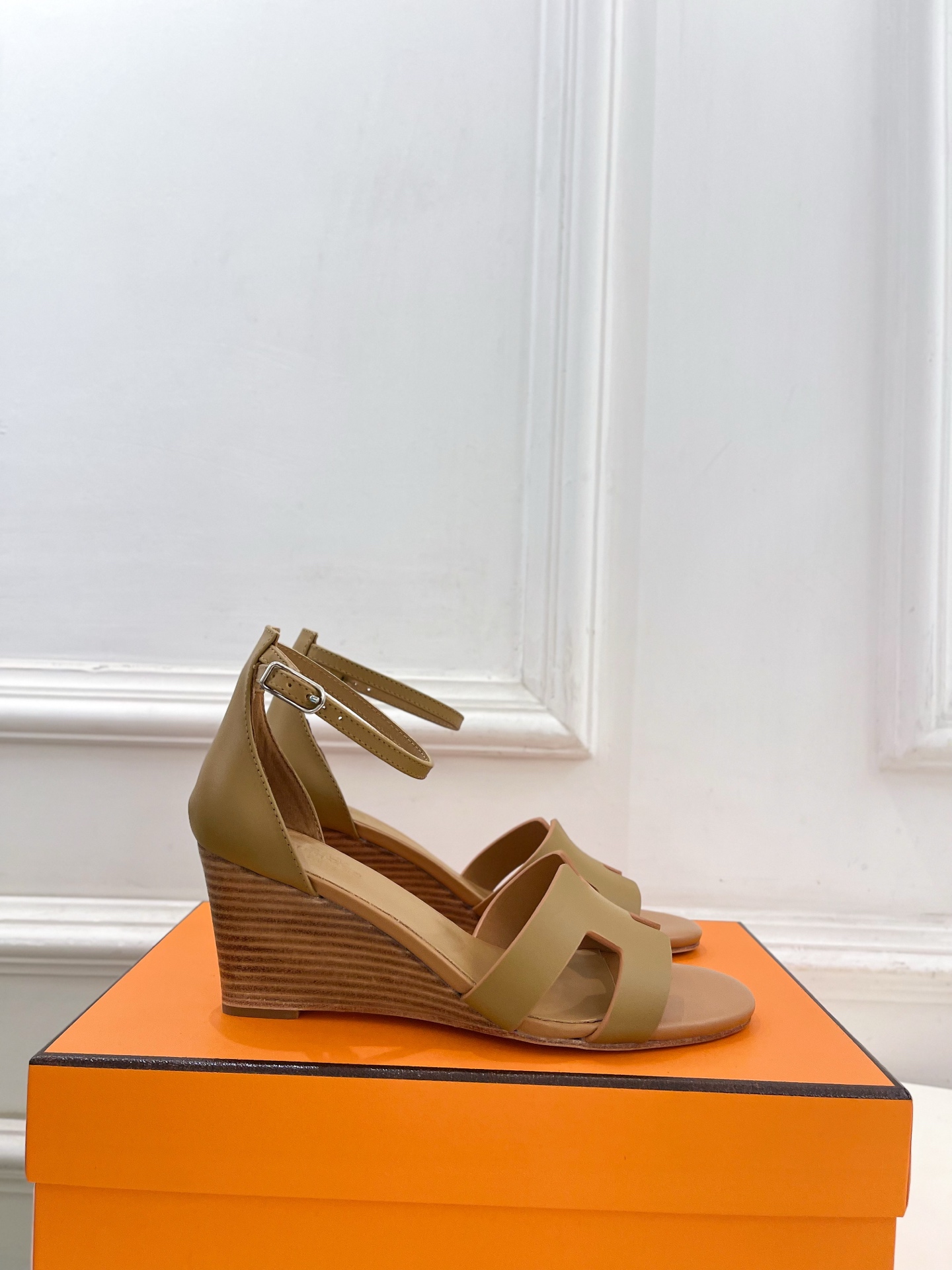 에르메스(HERMES) H형 웨지 샌들 신발