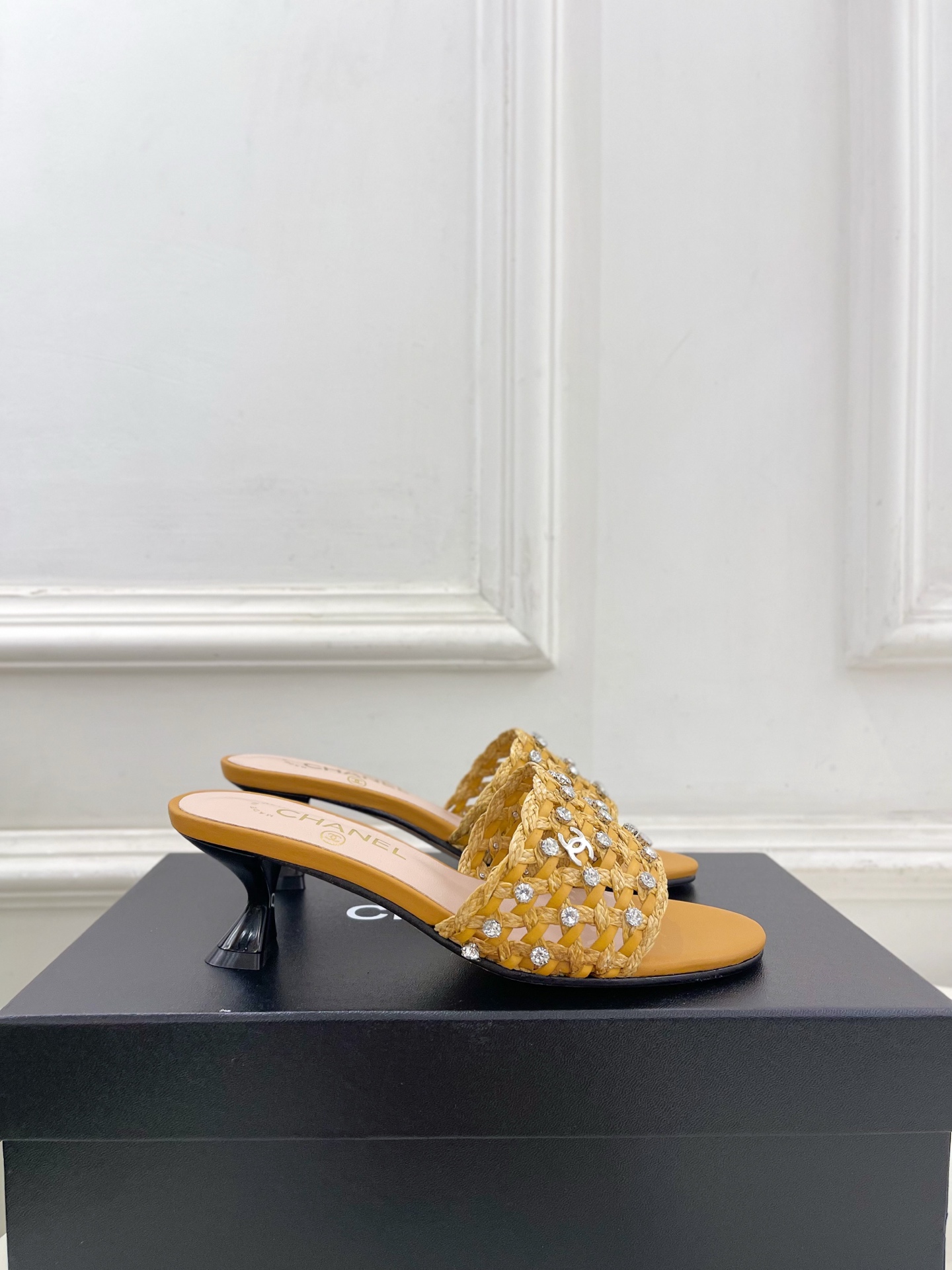 샤넬(CHANEL) 크리스탈 브레이드 캣힐 슬리퍼 신발