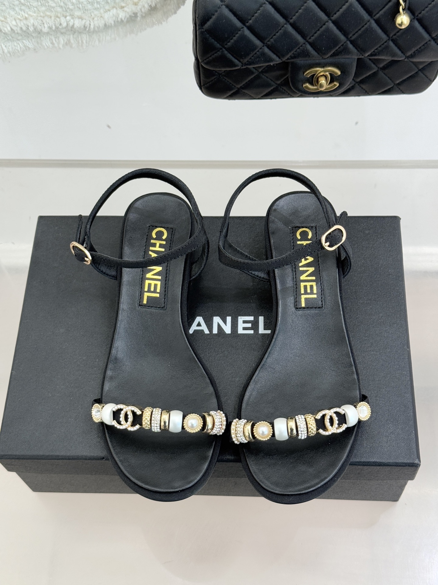 샤넬(CHANEL) 주얼리 스트랩 굽 샌들 신발