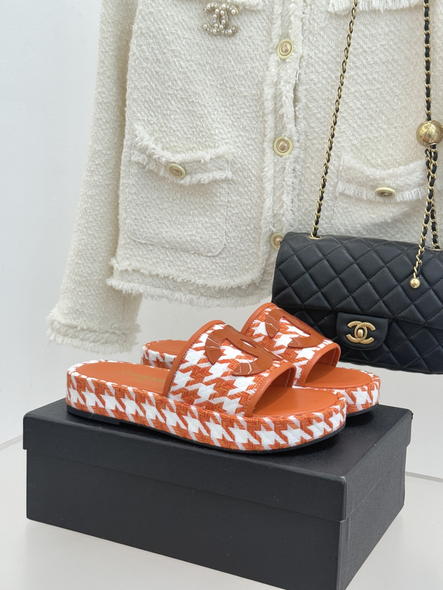샤넬(CHANEL) 클래식 하운드투스 플랫폼 슬리퍼 신발