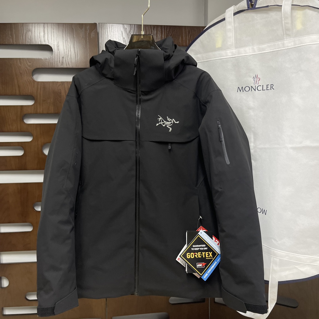 아크테릭스(ARC'TERYX) 경량 구스다운 의류