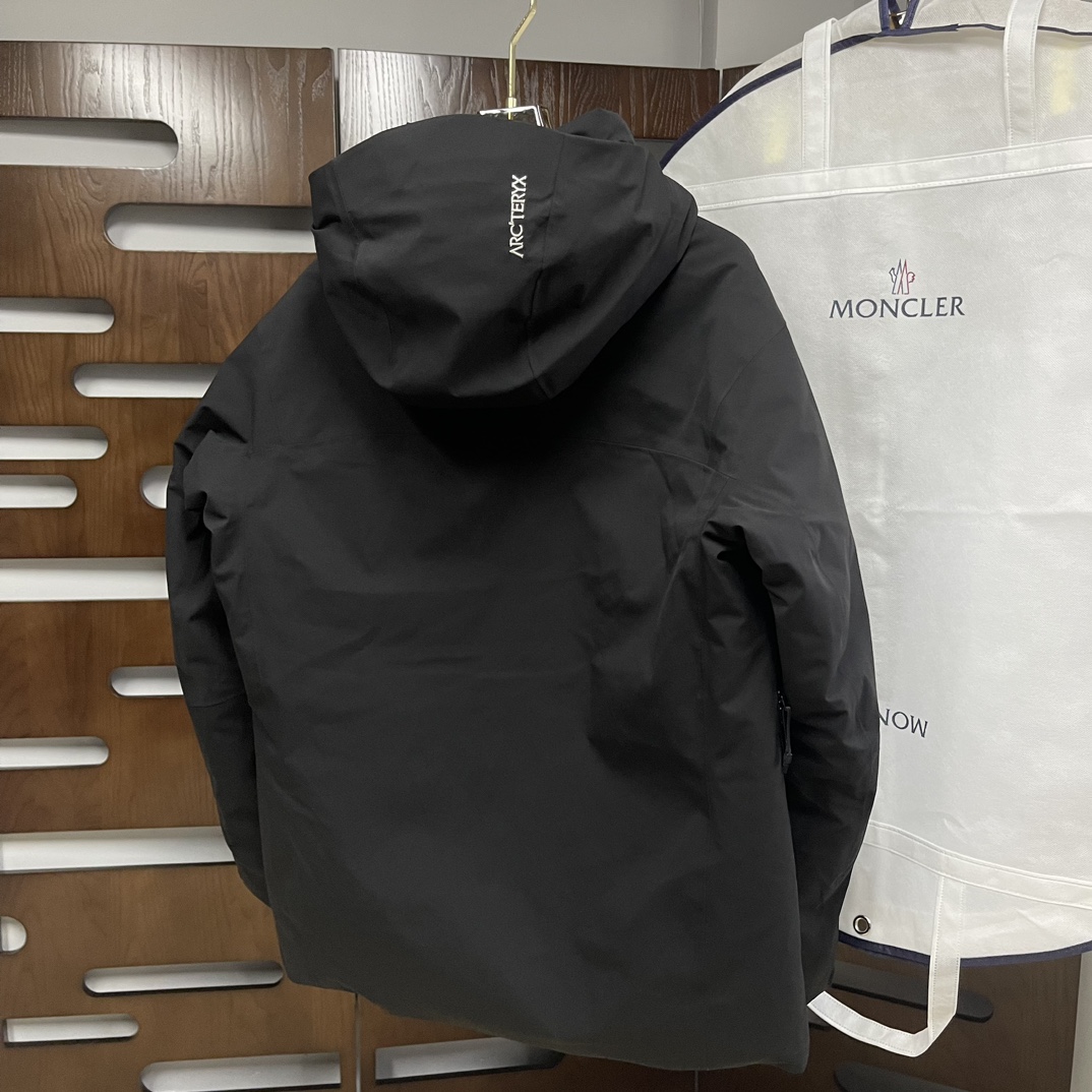 아크테릭스(ARC'TERYX) 경량 구스다운 의류