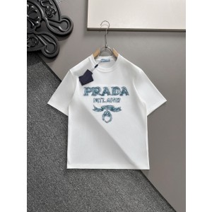 프라다(PRADA) 시그니처 로고 라운드 반팔 티셔츠 의류