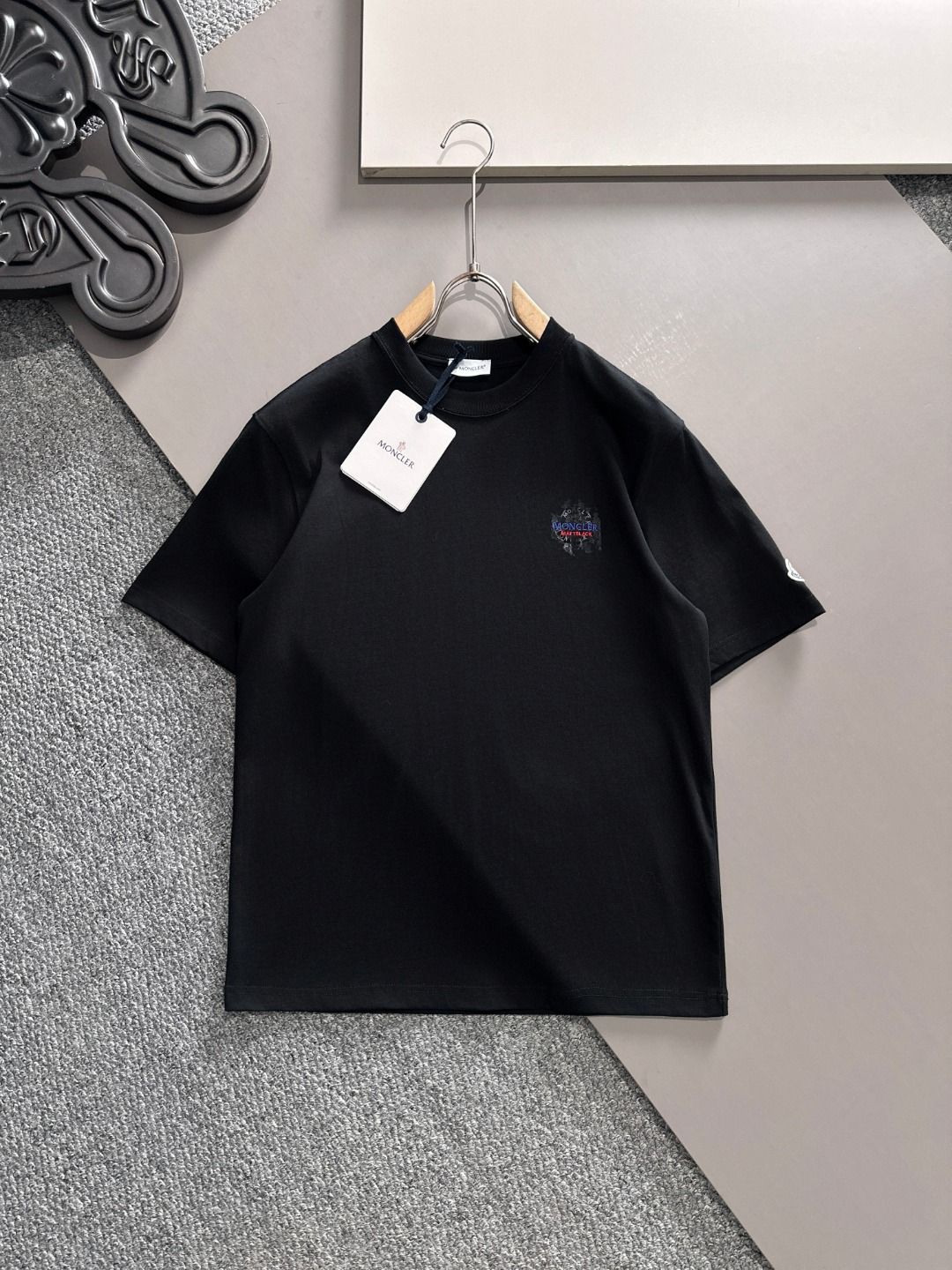 몽클레어 몽클레르(MONCLER) 시그니처 로고 라운드 반팔 티셔츠 의류