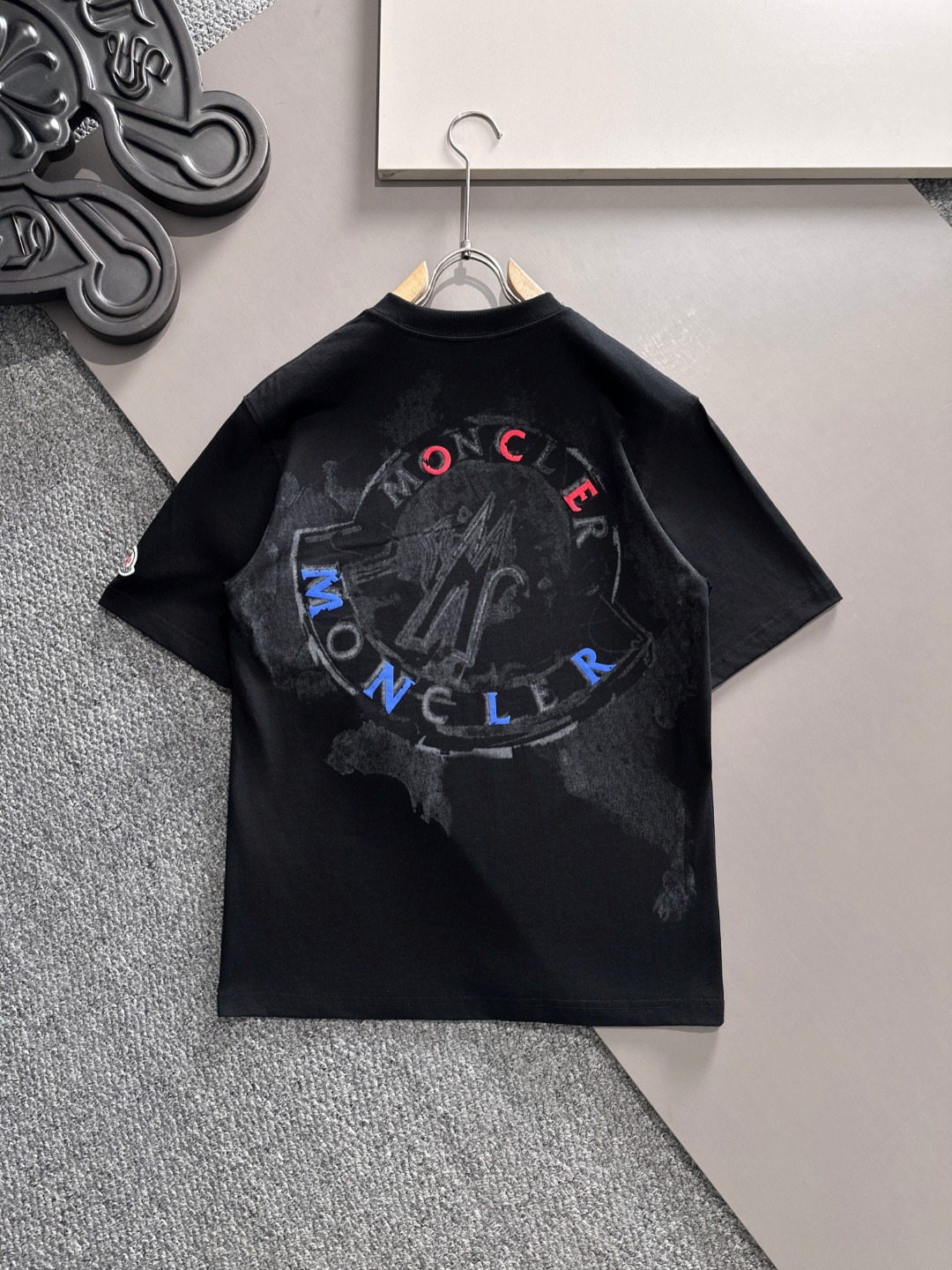 몽클레어 몽클레르(MONCLER) 시그니처 로고 라운드 반팔 티셔츠 의류