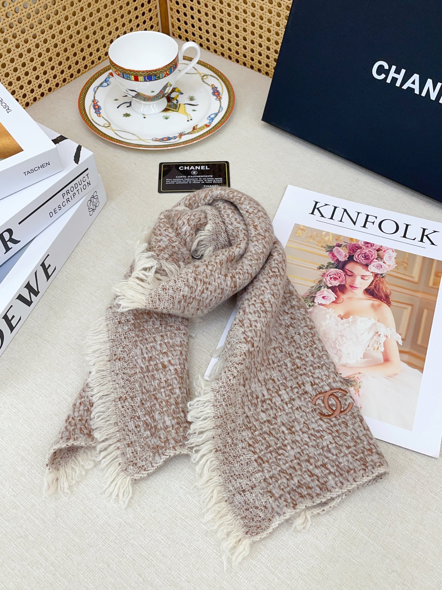 샤넬(CHANEL) 자수 포인트 숏 머플러 목도리 스카프