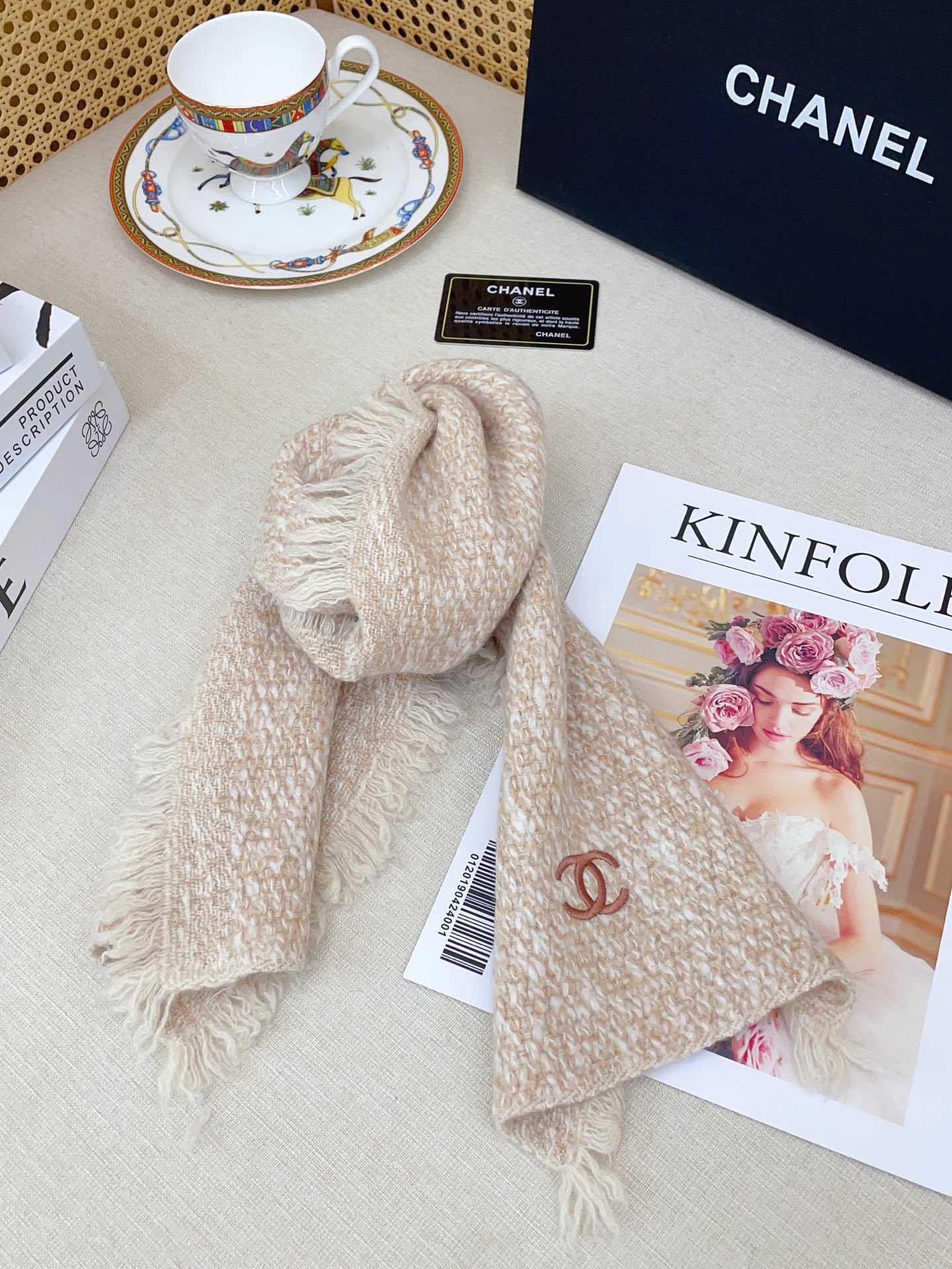 샤넬(CHANEL) 자수 포인트 숏 머플러 목도리 스카프