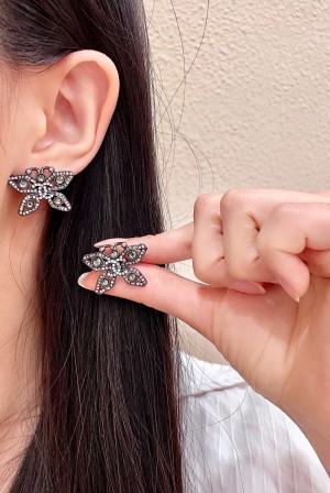 샤넬(CHANEL) 나비 귀걸이 악세사리