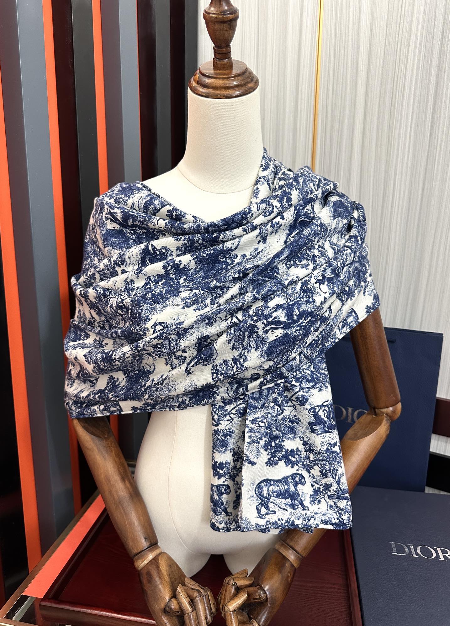 디올(DIOR) 정글 애니멀 숄 목도리 스카프