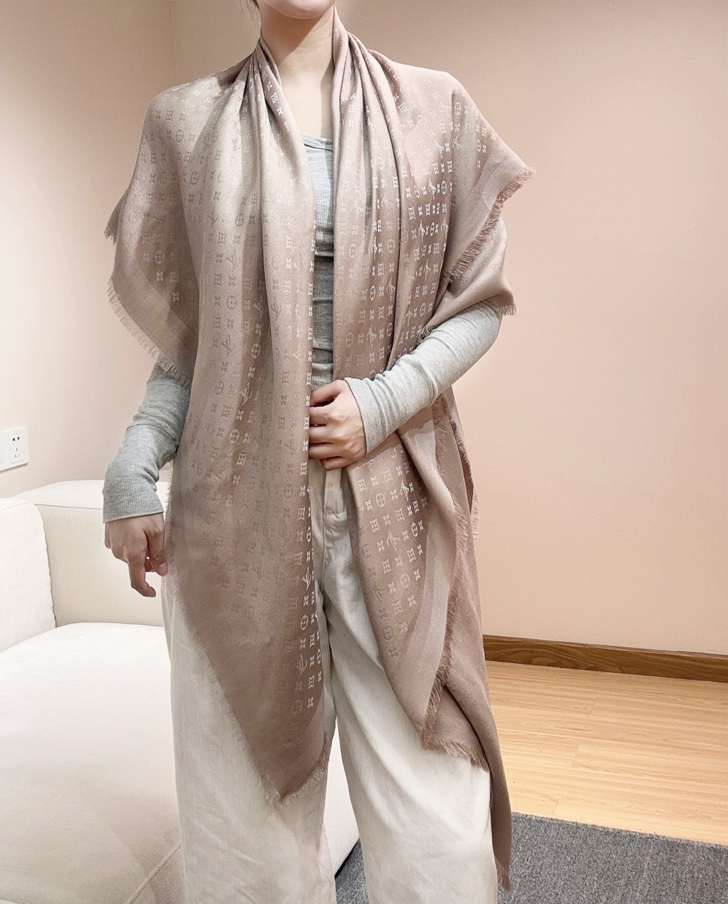 루이비통(LV) Petit Louis 모노그램 자카드 숄 목도리 스카프