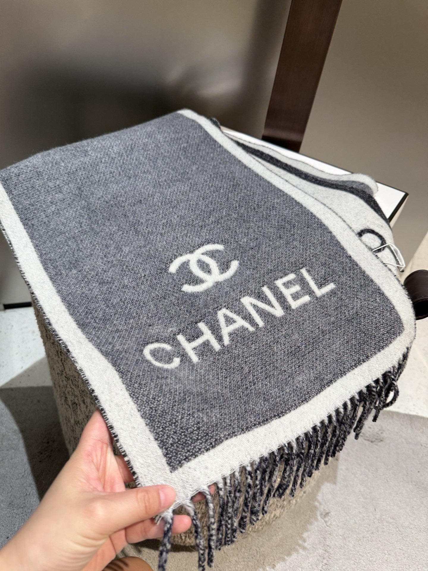 샤넬(CHANEL) 신상 양면 배색 자카드 머플러 목도리 스카프