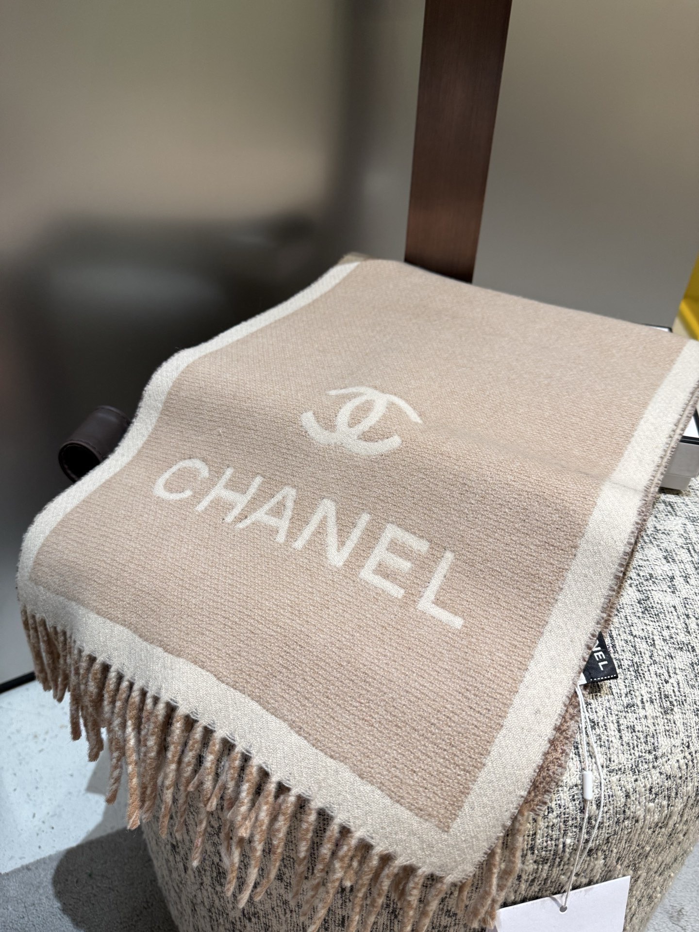 샤넬(CHANEL) 신상 양면 배색 자카드 머플러 목도리 스카프